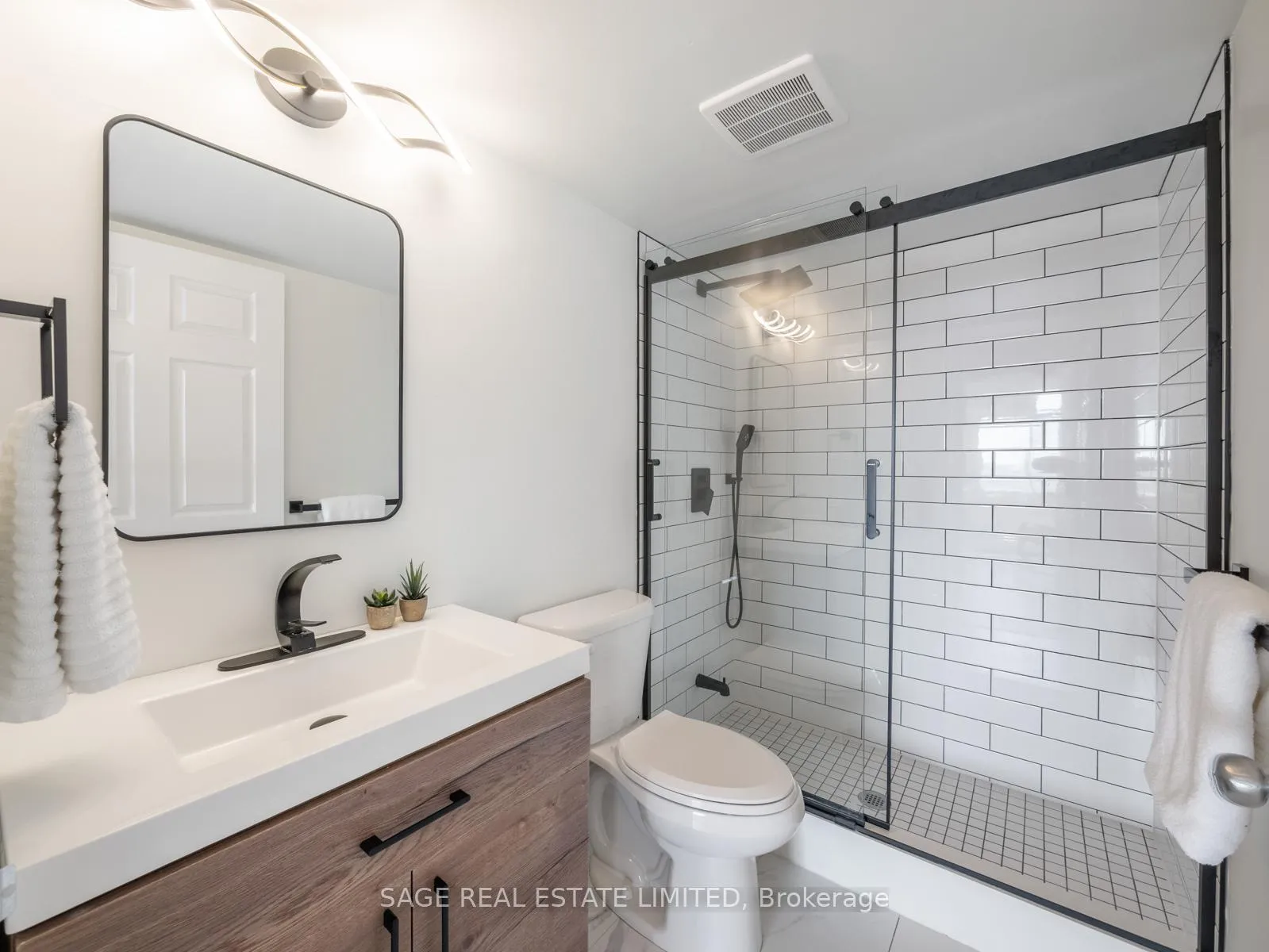 Photo 16 of Unit 909, 70 Mill Street, Toronto, Waterfront Communities — HOMEH