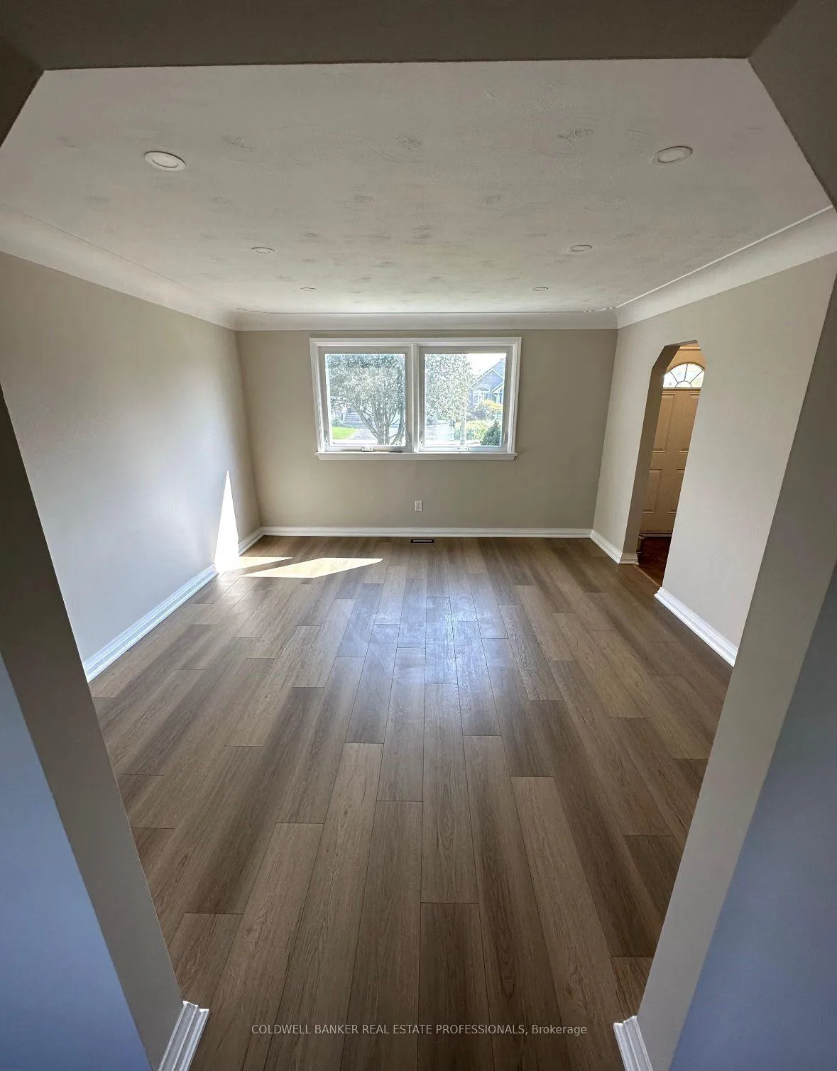 Photo 2 of 220 Highland Road W, Hamilton, Stoney Creek Mountain — HOMEH
