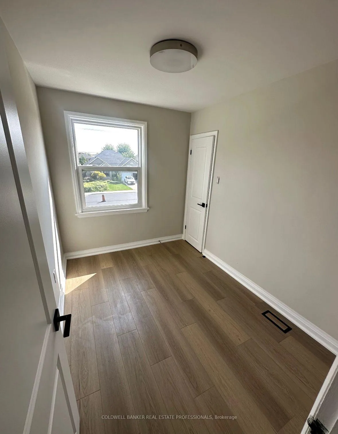 Photo 6 of 220 Highland Road W, Hamilton, Stoney Creek Mountain — HOMEH