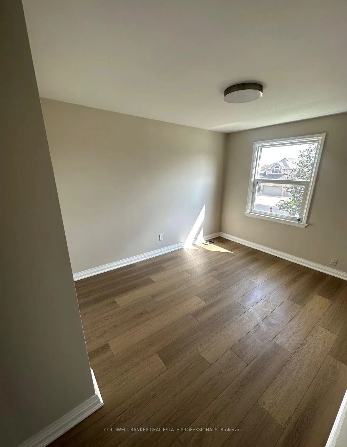 Photo 7 of 220 Highland Road W, Hamilton, Stoney Creek Mountain — HOMEH