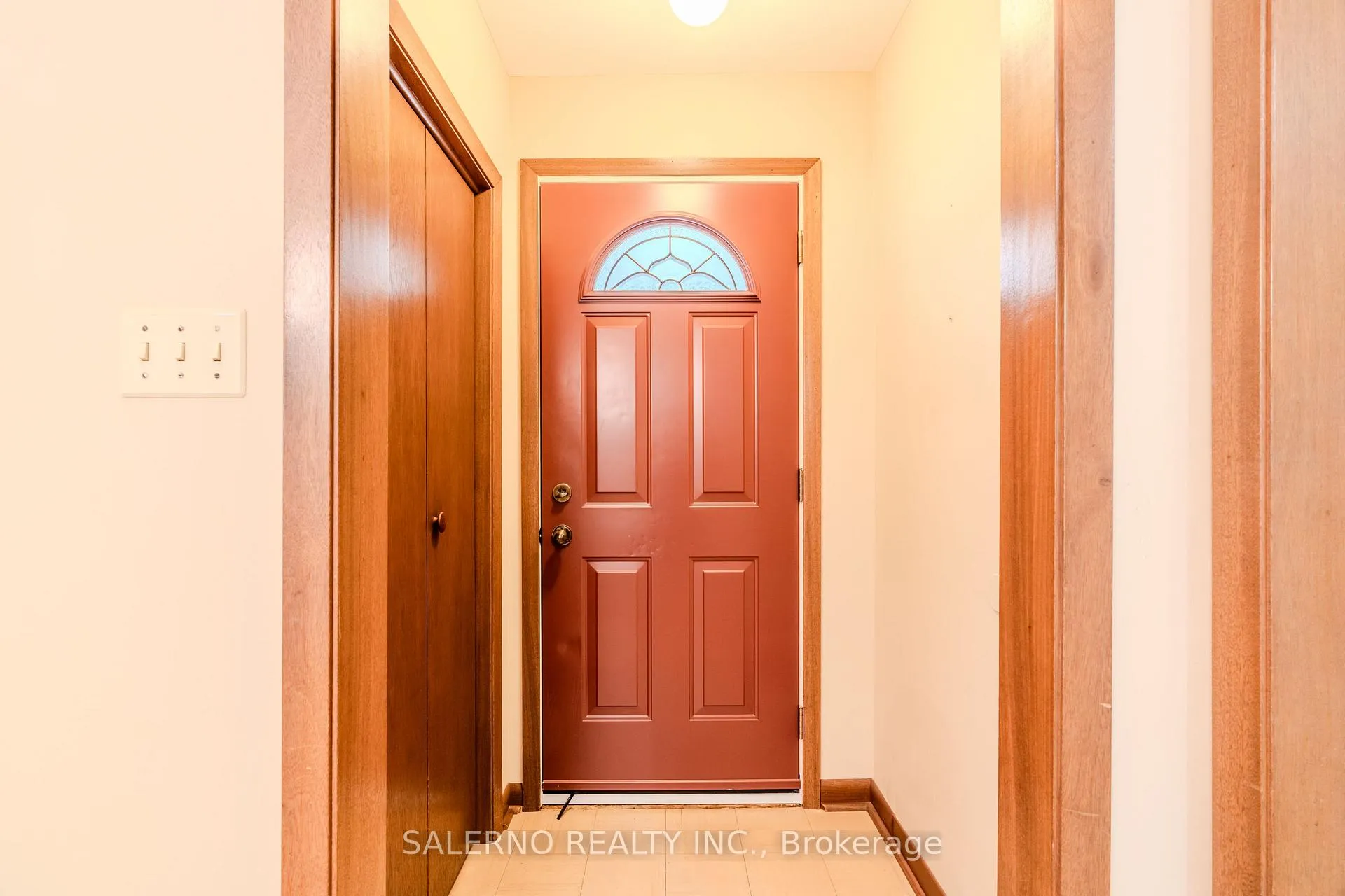 Photo 4 of 35 Peter Street, Markham, Old Markham Village — HOMEH