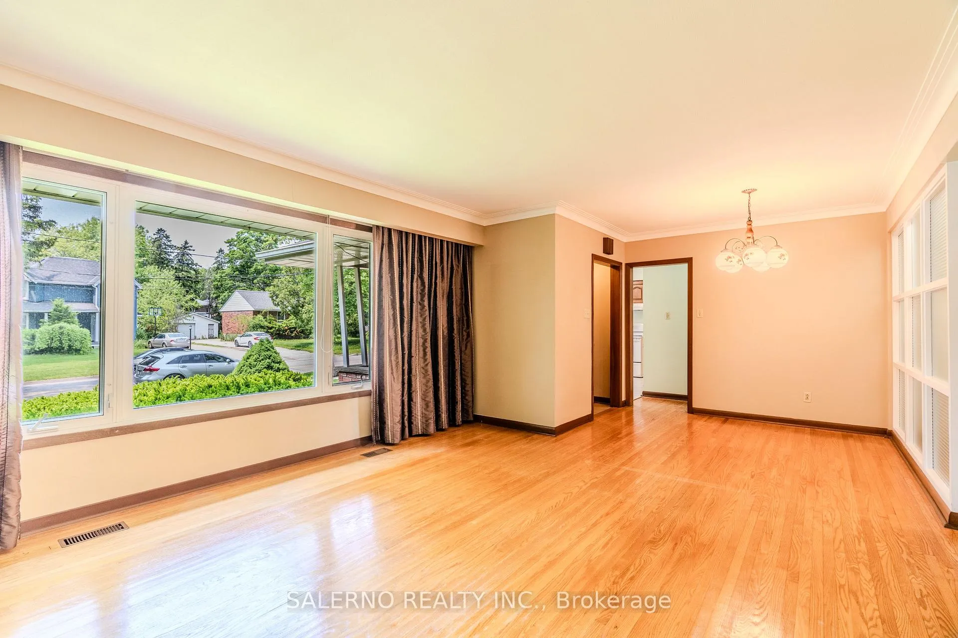 Photo 7 of 35 Peter Street, Markham, Old Markham Village — HOMEH