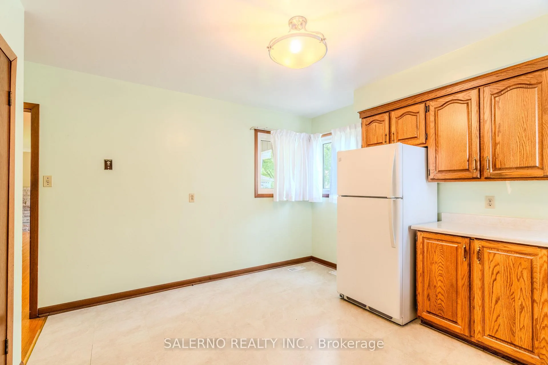 Photo 10 of 35 Peter Street, Markham, Old Markham Village — HOMEH
