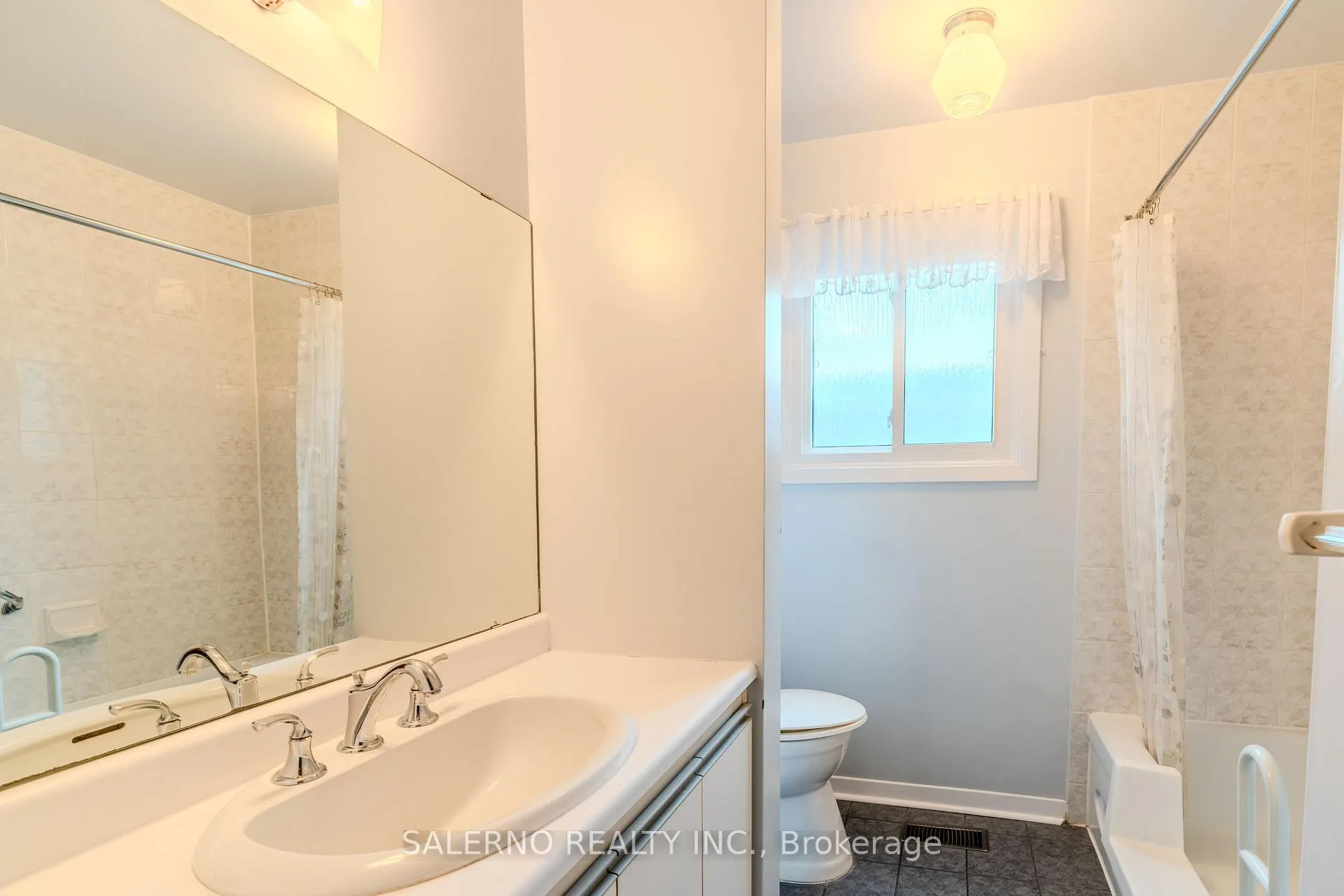 Photo 12 of 35 Peter Street, Markham, Old Markham Village — HOMEH