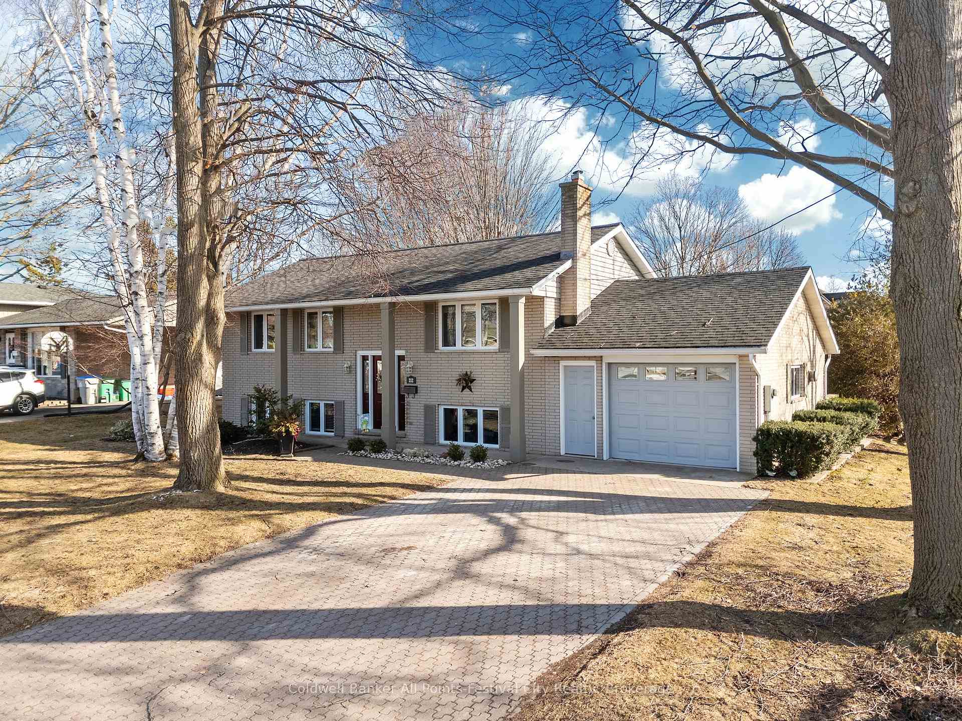 Photo 1 of 212 Bennett Street E, Goderich, Goderich (Town) — HOMEH