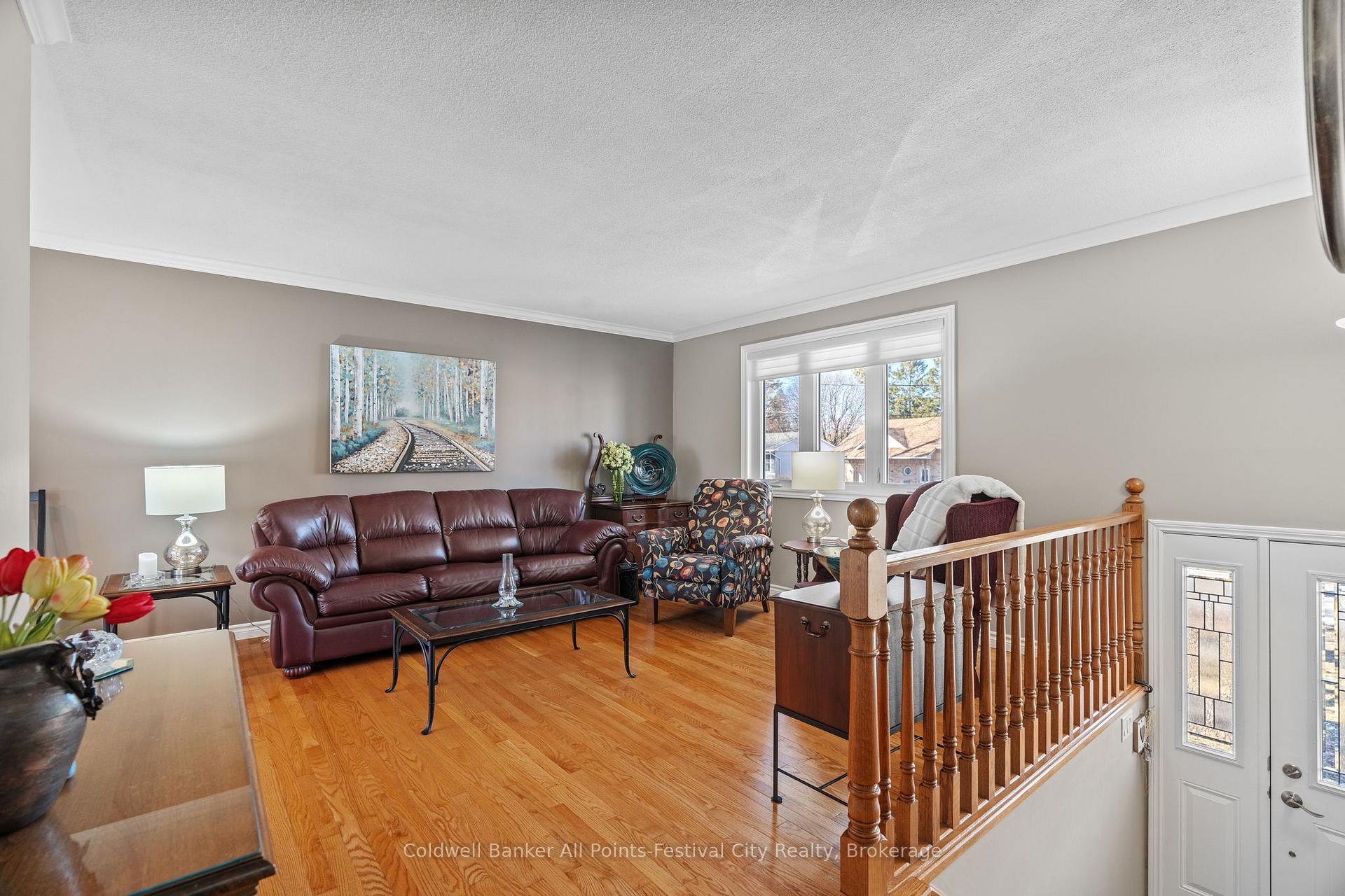 Photo 4 of 212 Bennett Street E, Goderich, Goderich (Town) — HOMEH