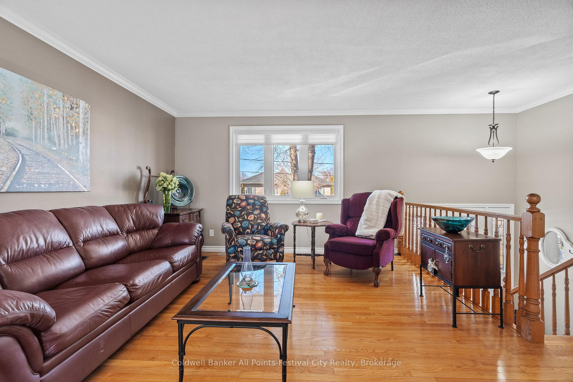 Photo 5 of 212 Bennett Street E, Goderich, Goderich (Town) — HOMEH