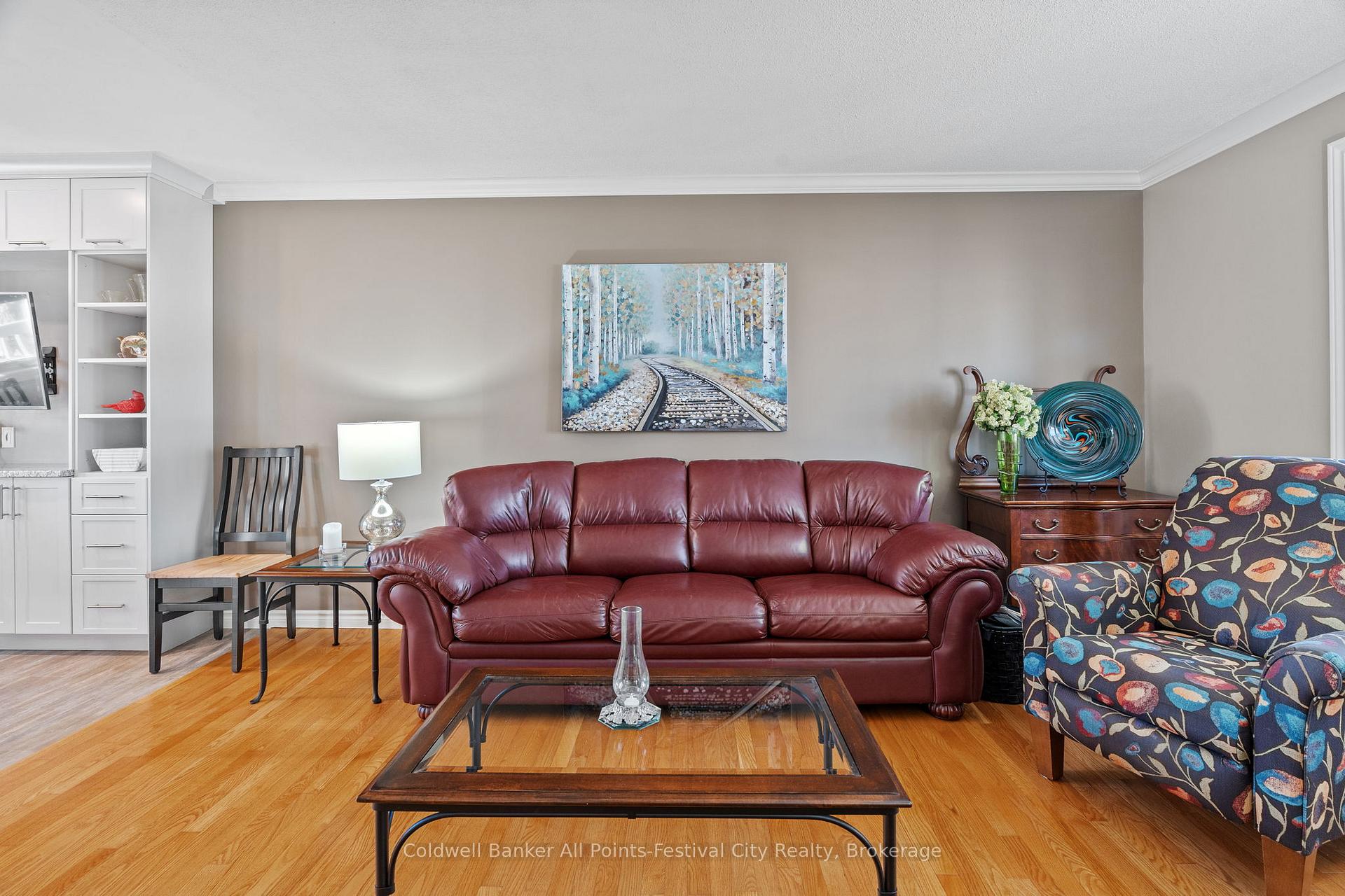 Photo 6 of 212 Bennett Street E, Goderich, Goderich (Town) — HOMEH