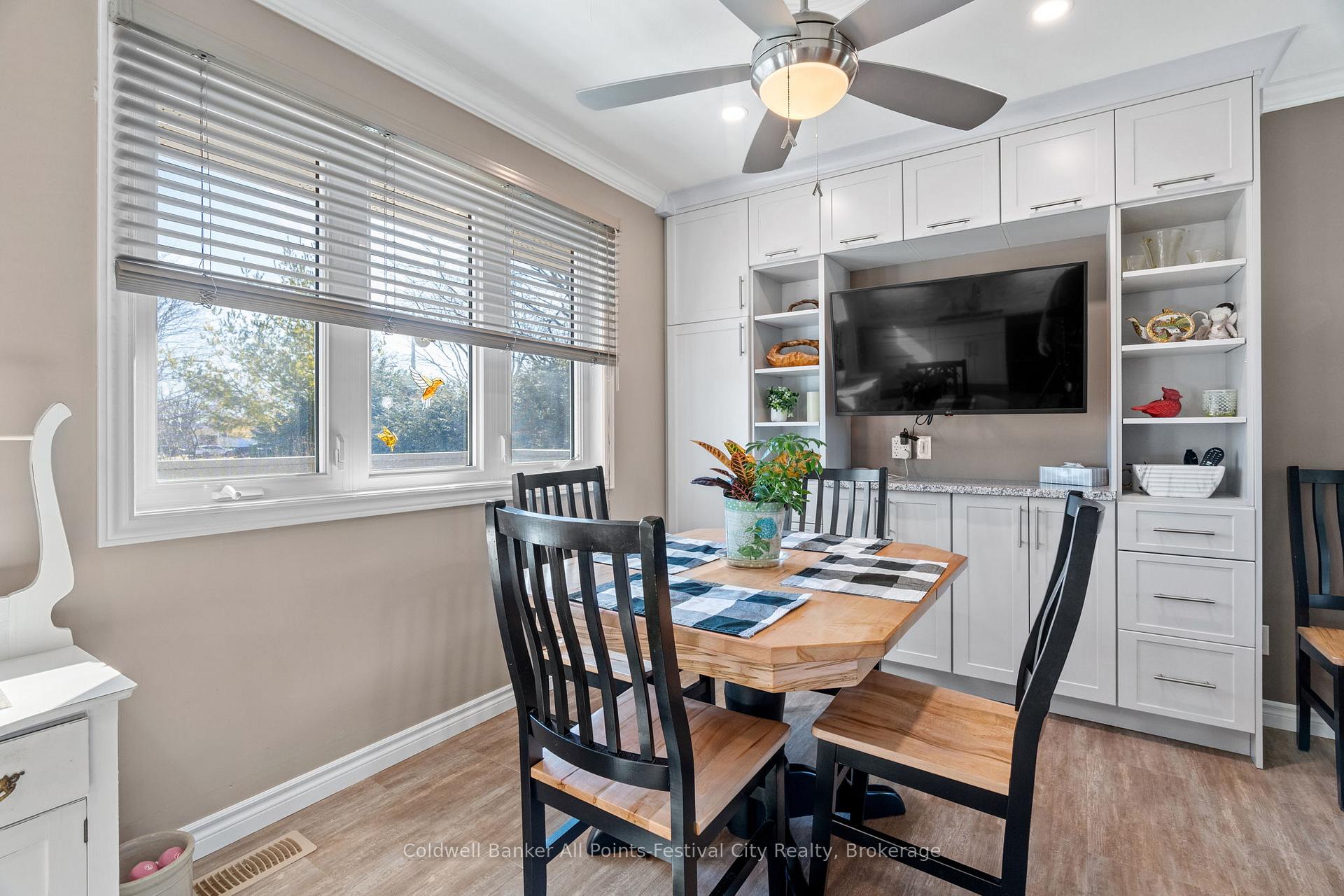 Photo 8 of 212 Bennett Street E, Goderich, Goderich (Town) — HOMEH