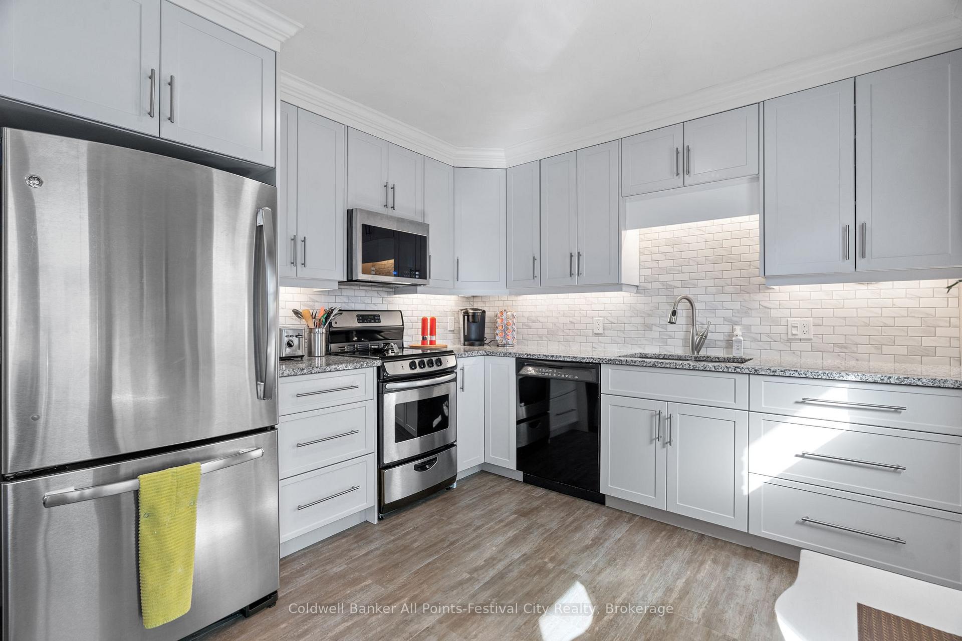Photo 10 of 212 Bennett Street E, Goderich, Goderich (Town) — HOMEH