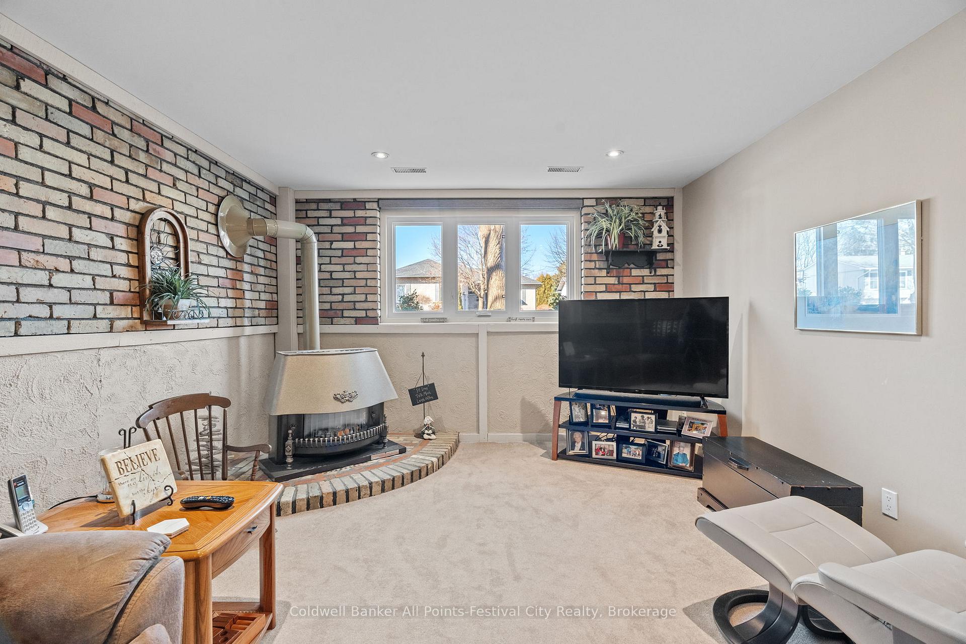 Photo 21 of 212 Bennett Street E, Goderich, Goderich (Town) — HOMEH