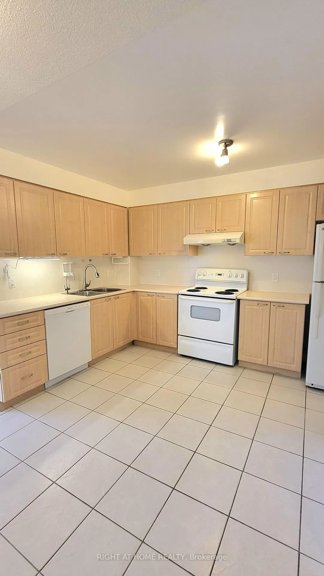 Photo 8 of Unit 1005, 88 Times Avenue, Markham, Commerce Valley — HOMEH