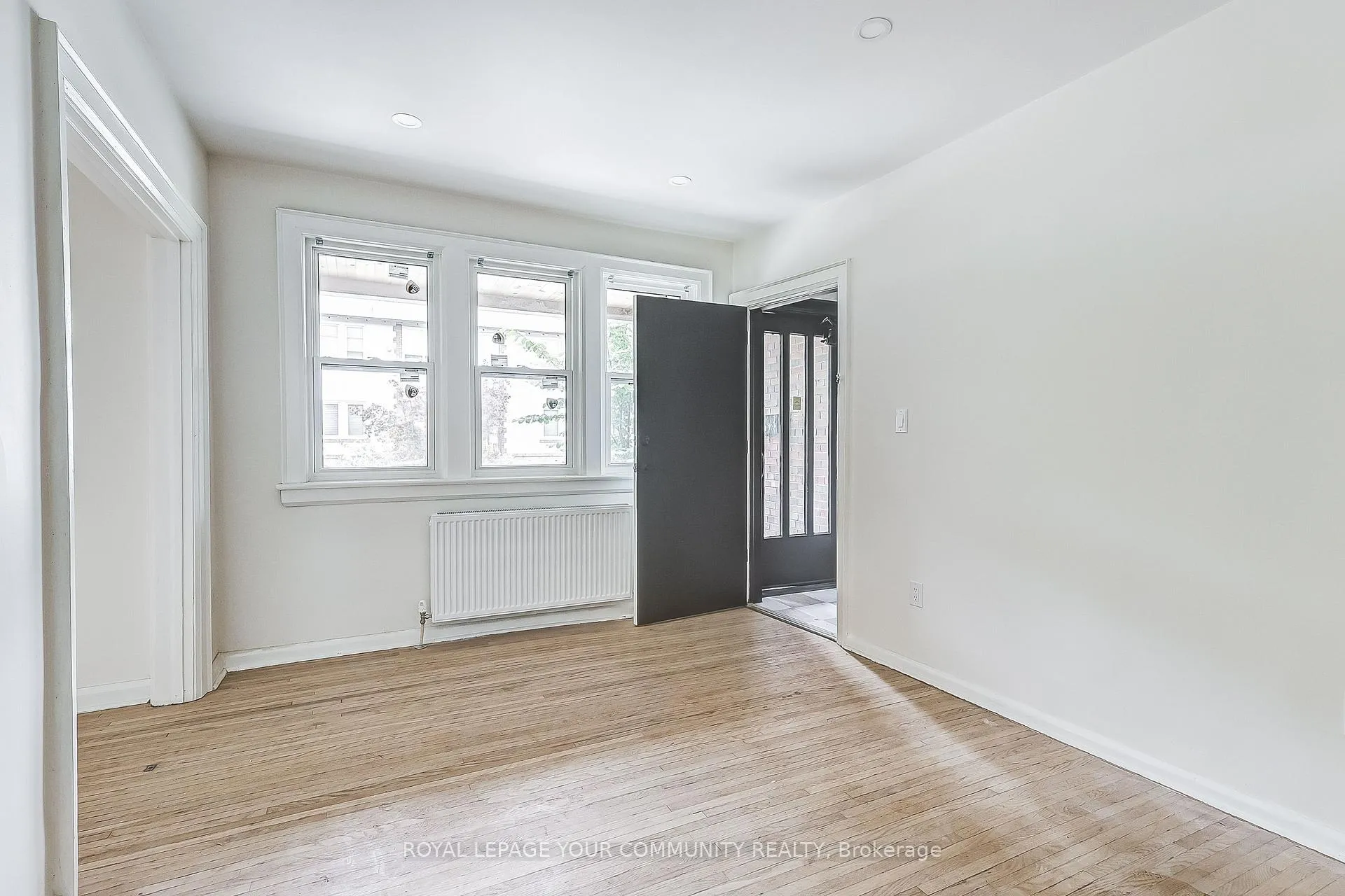 Photo 5 of Unit 1, 44 Wineva Avenue, Toronto, The Beaches — HOMEH
