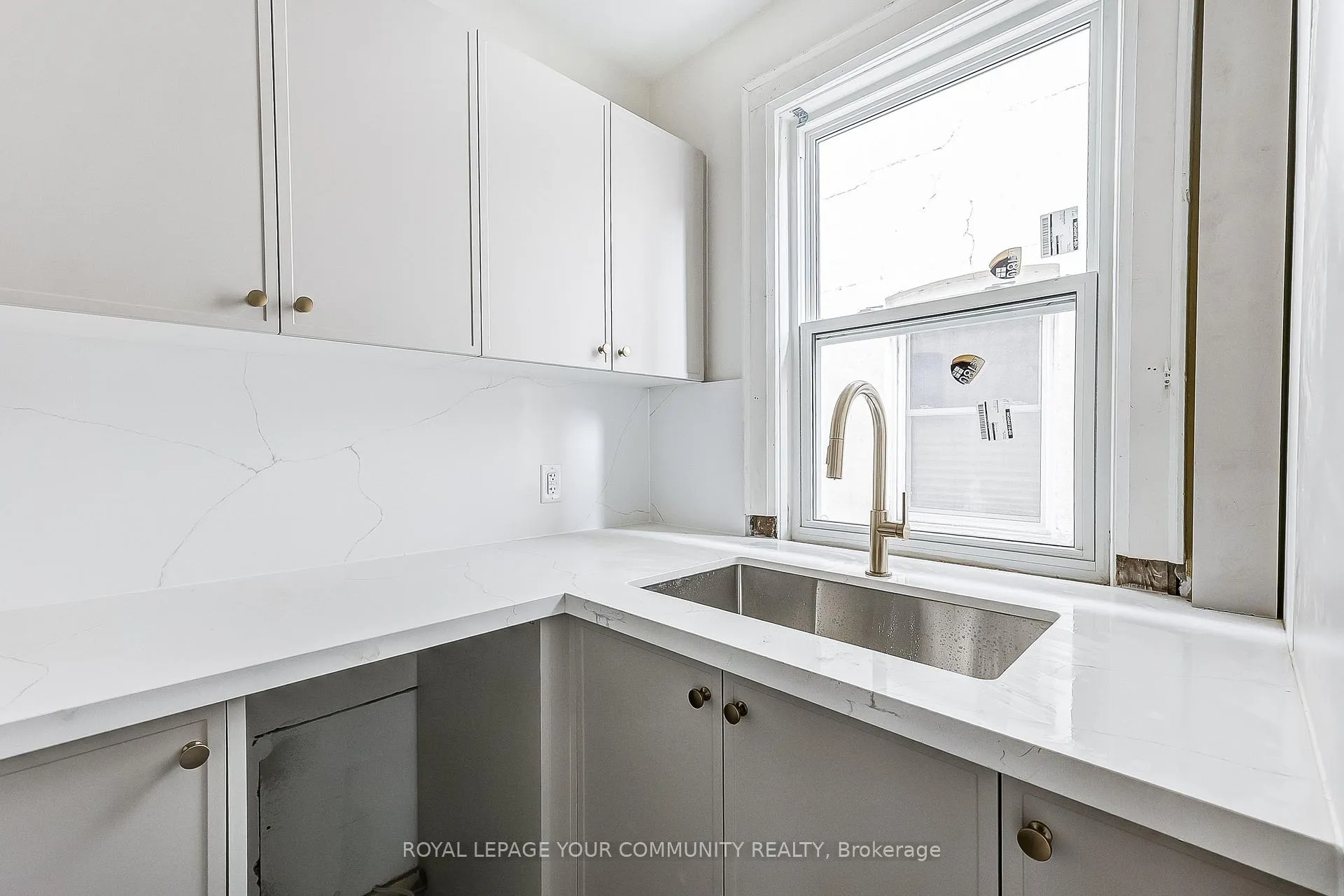 Photo 11 of Unit 1, 44 Wineva Avenue, Toronto, The Beaches — HOMEH