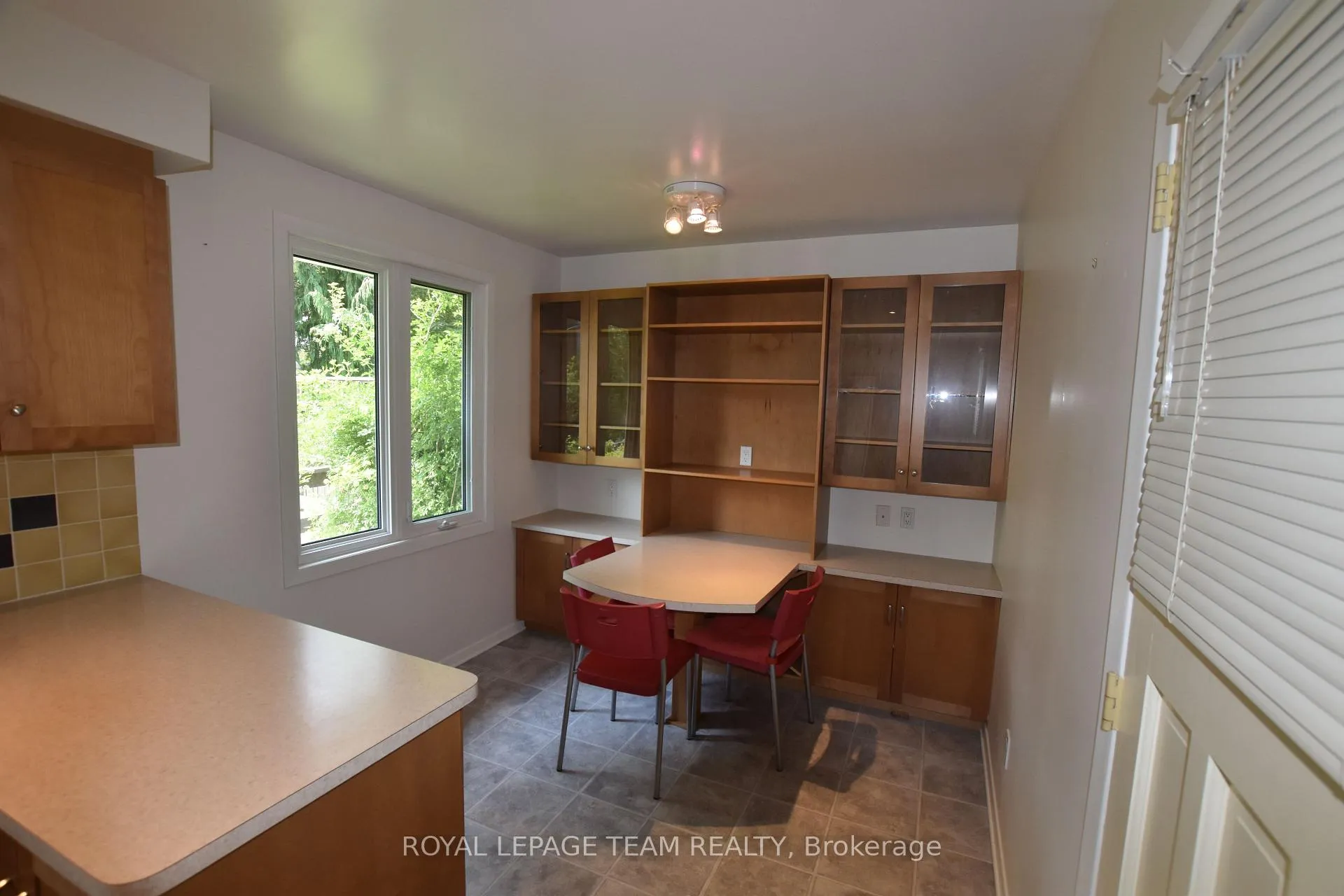 Photo 10 of 910 Garwood Avenue, Ottawa, Riverside Park South — HOMEH