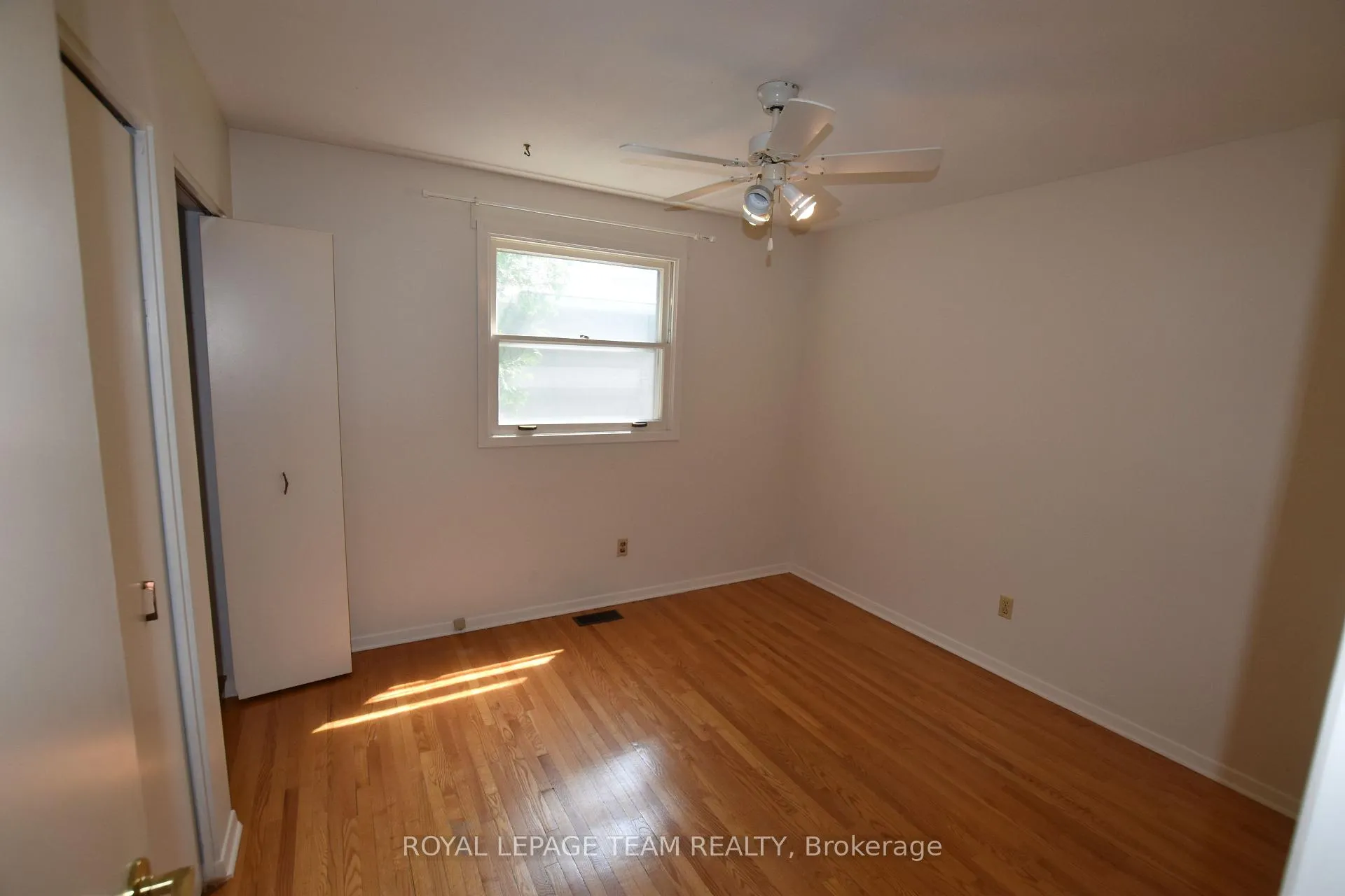 Photo 16 of 910 Garwood Avenue, Ottawa, Riverside Park South — HOMEH