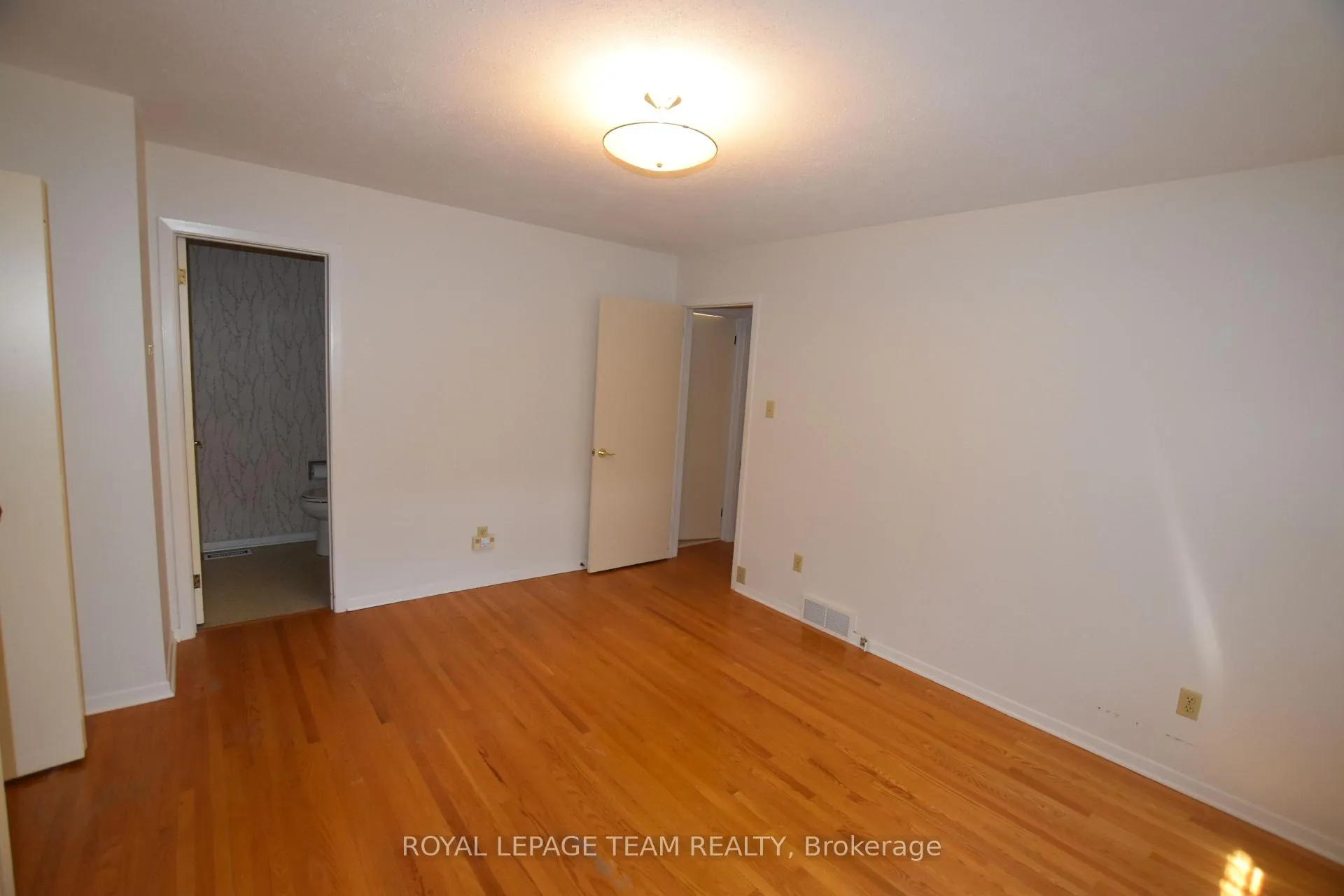 Photo 18 of 910 Garwood Avenue, Ottawa, Riverside Park South — HOMEH