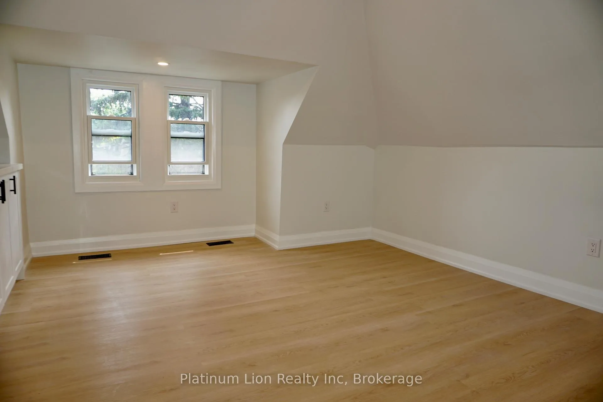 Front of Unit 3, 79 Sanford Avenue S