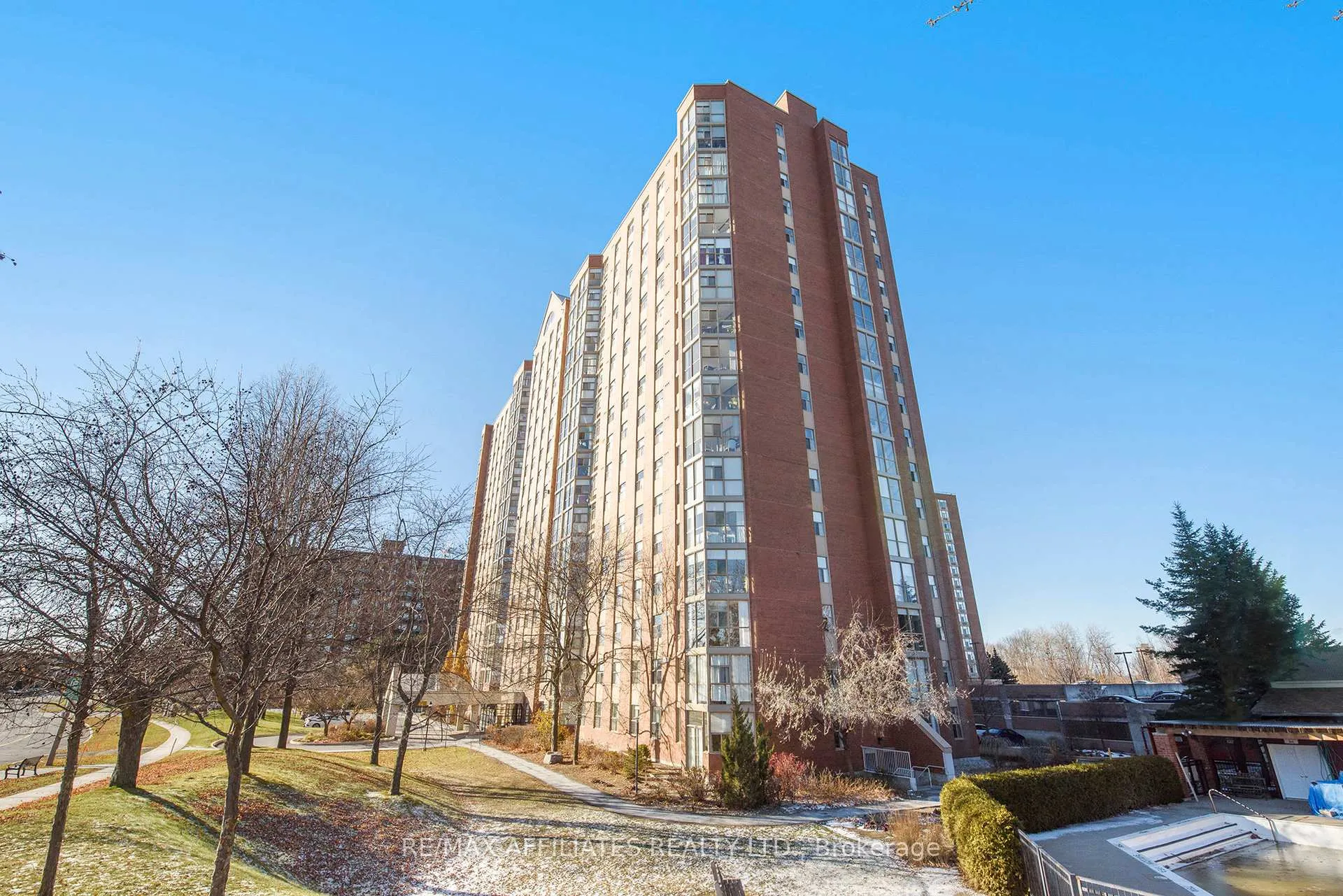 Photo 3 of Unit 407, 2760 Carousel Crescent, Ottawa, Emerald Woods/Sawmill Creek — HOMEH