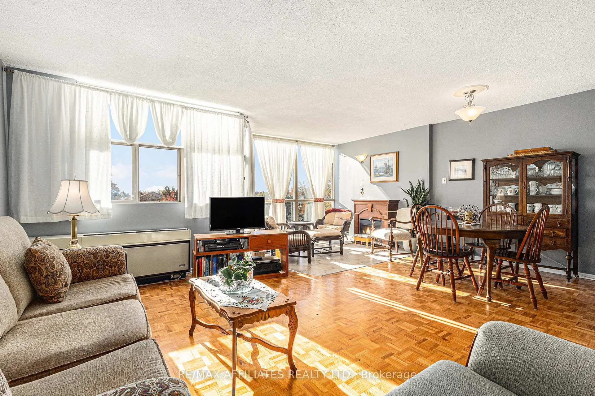Photo 8 of Unit 407, 2760 Carousel Crescent, Ottawa, Emerald Woods/Sawmill Creek — HOMEH