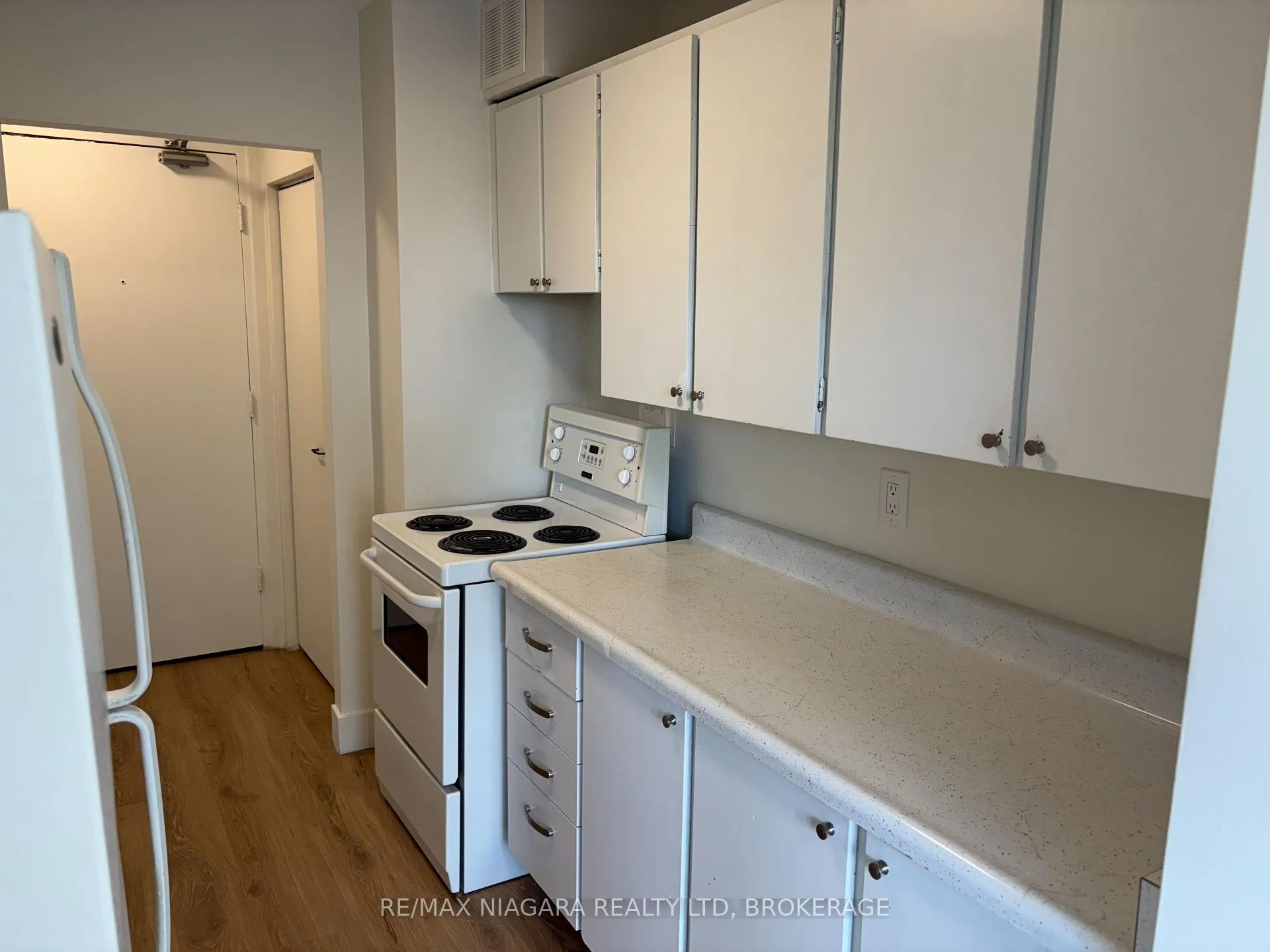 Photo 2 of Unit 308, 6320 Valley Way, Niagara Falls, Cherrywood — HOMEH