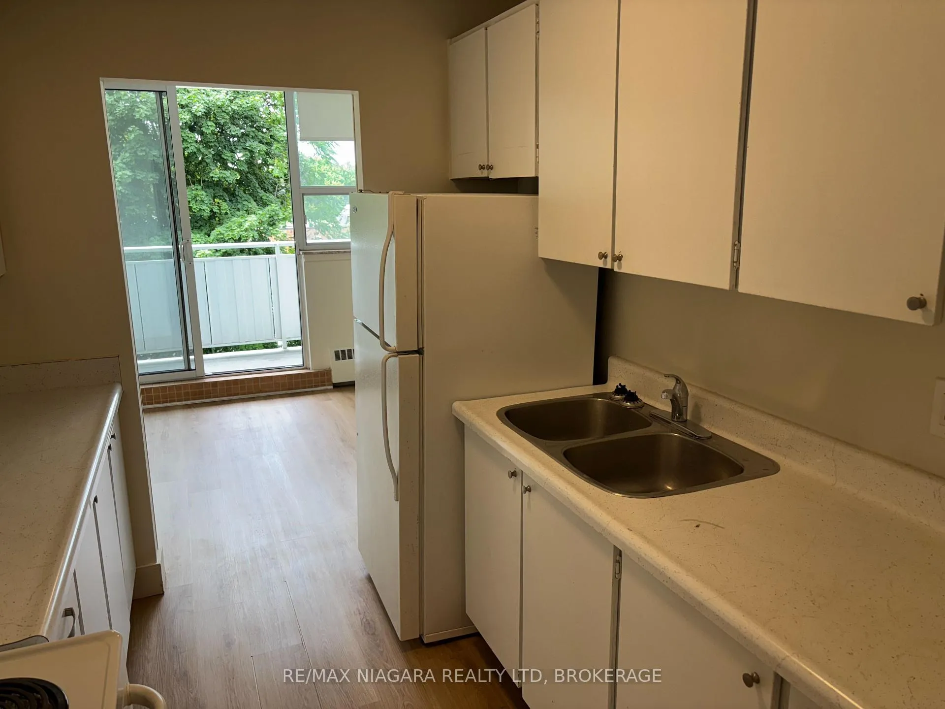 Photo 3 of Unit 308, 6320 Valley Way, Niagara Falls, Cherrywood — HOMEH