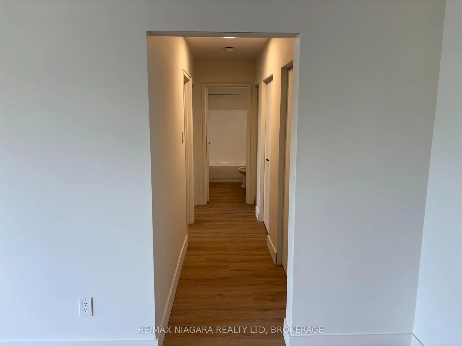 Photo 9 of Unit 308, 6320 Valley Way, Niagara Falls, Cherrywood — HOMEH