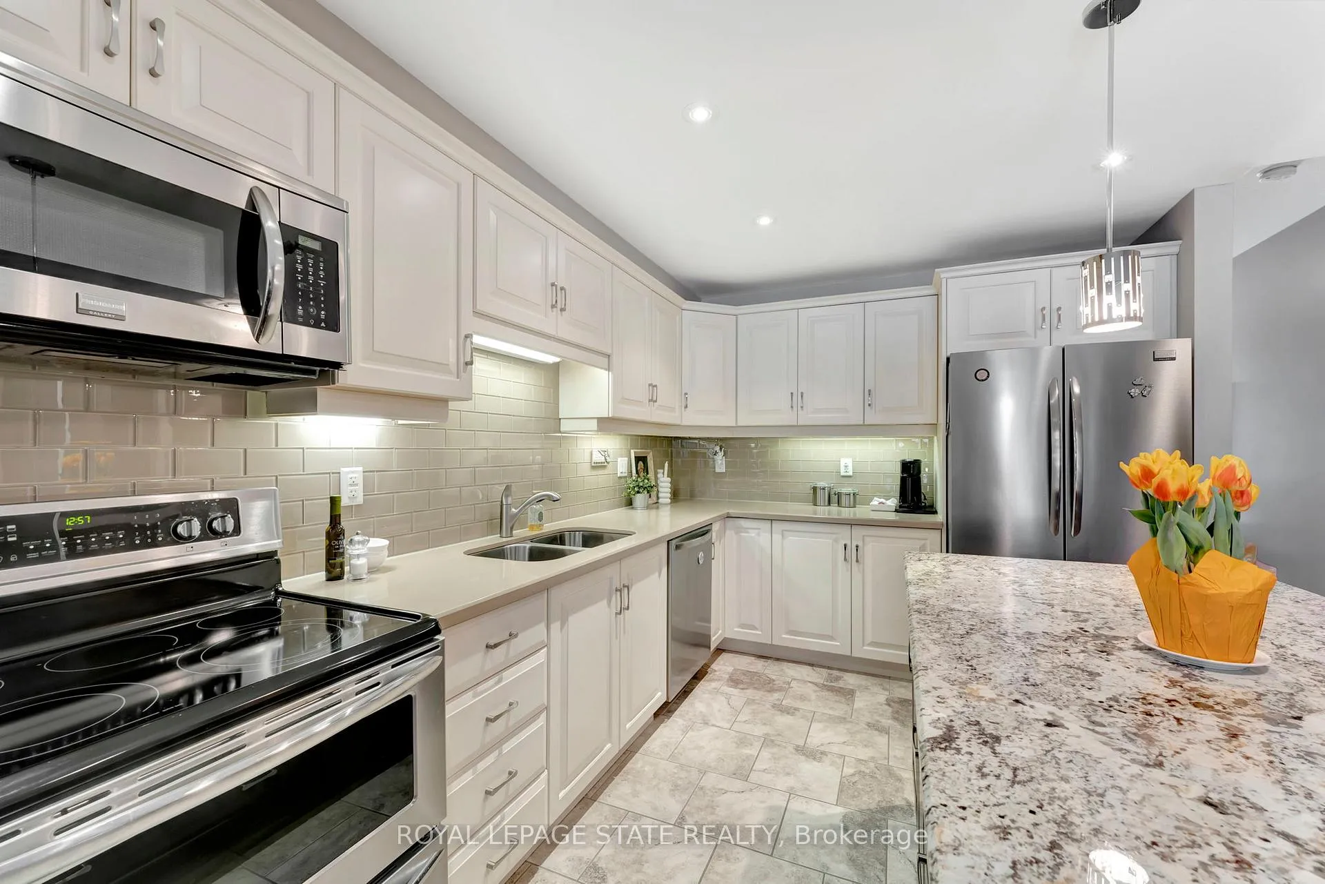 Photo 5 of 78 Toulon Avenue, Hamilton, Ancaster — HOMEH