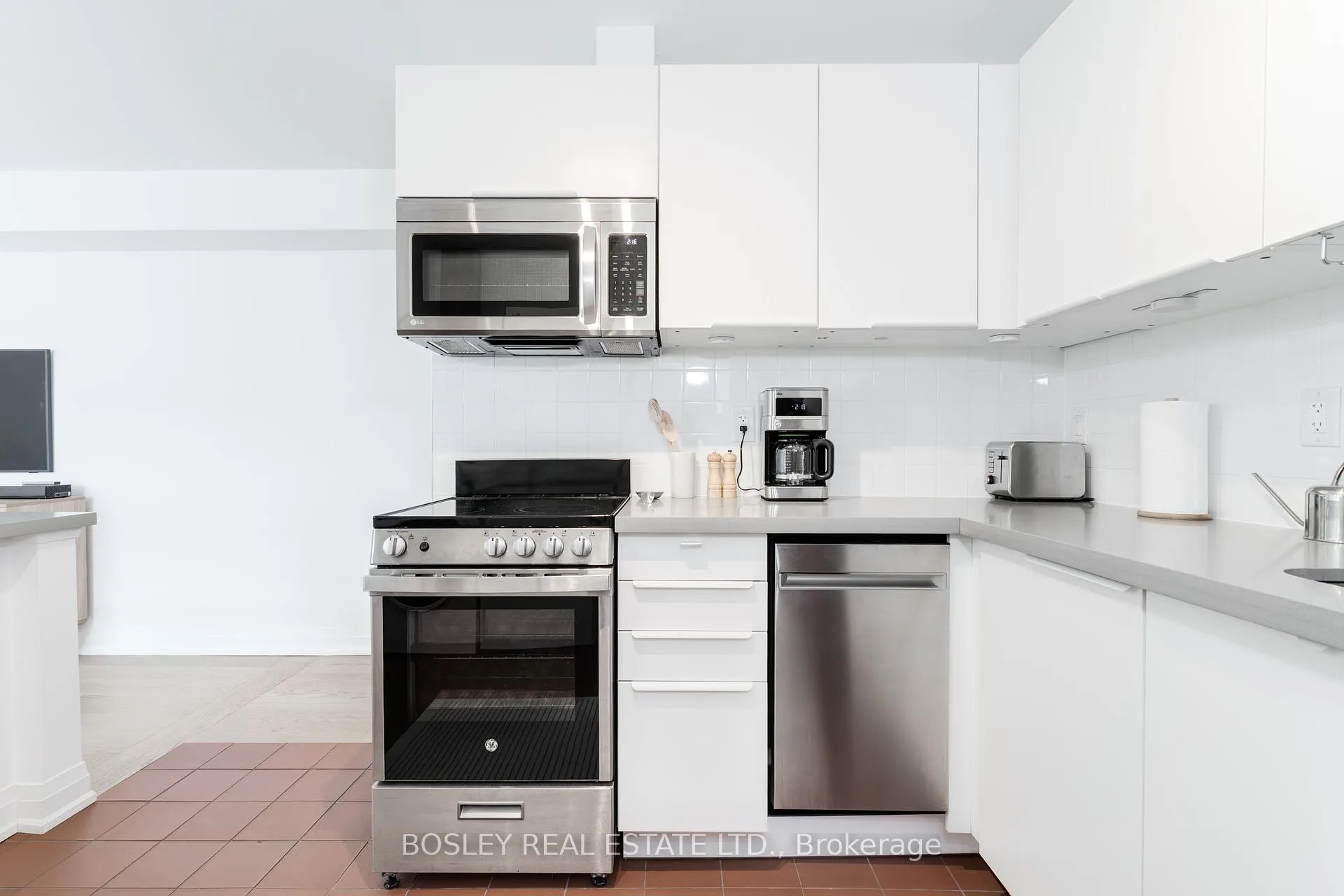 Photo 11 of Unit 3, 423 Vaughan Road, Toronto, Humewood-Cedarvale — HOMEH