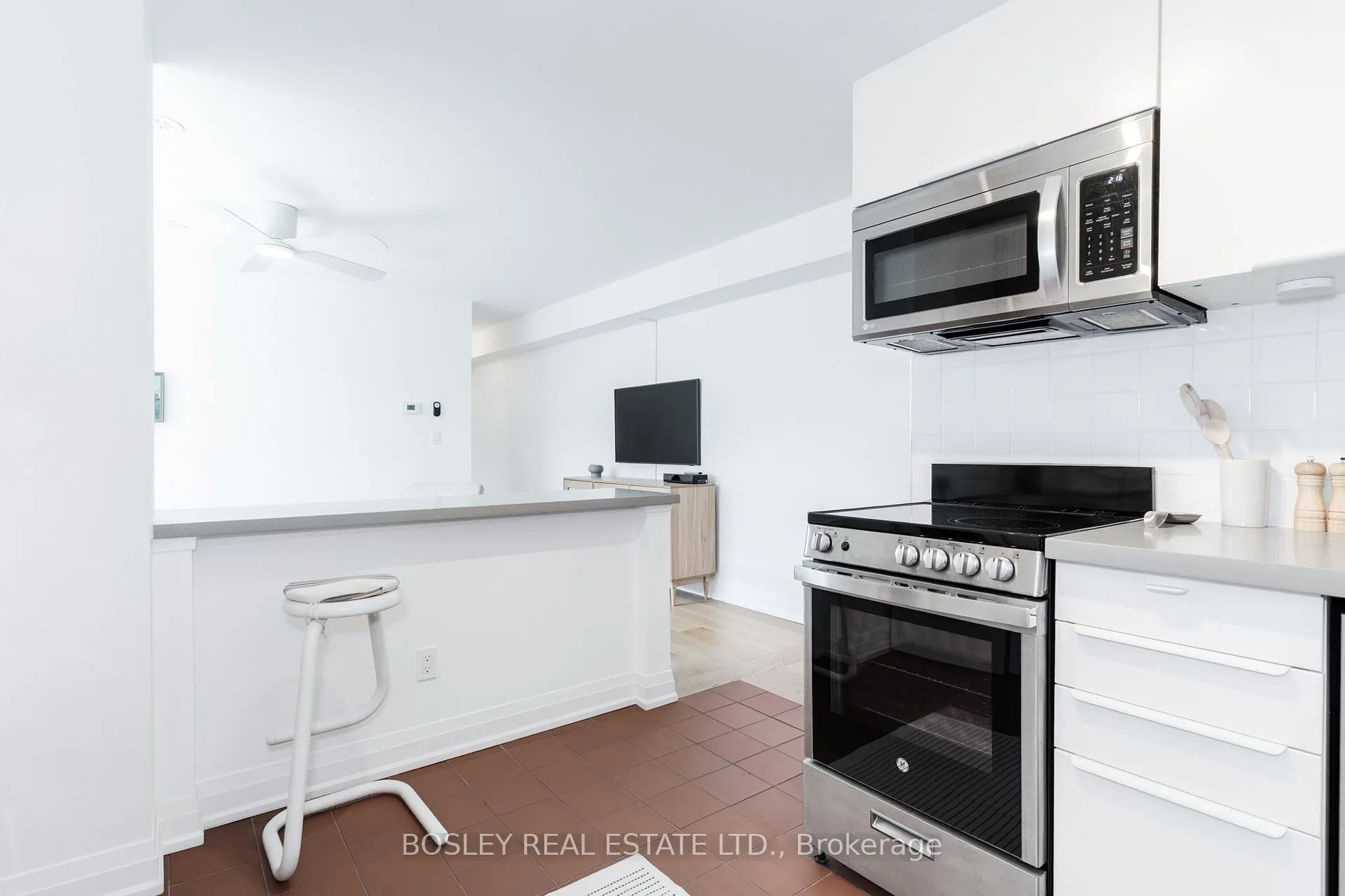 Photo 12 of Unit 3, 423 Vaughan Road, Toronto, Humewood-Cedarvale — HOMEH