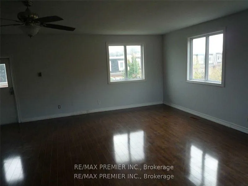 Photo 2 of Unit 3rd Flr, 8066 Kipling Avenue, Vaughan, West Woodbridge — HOMEH
