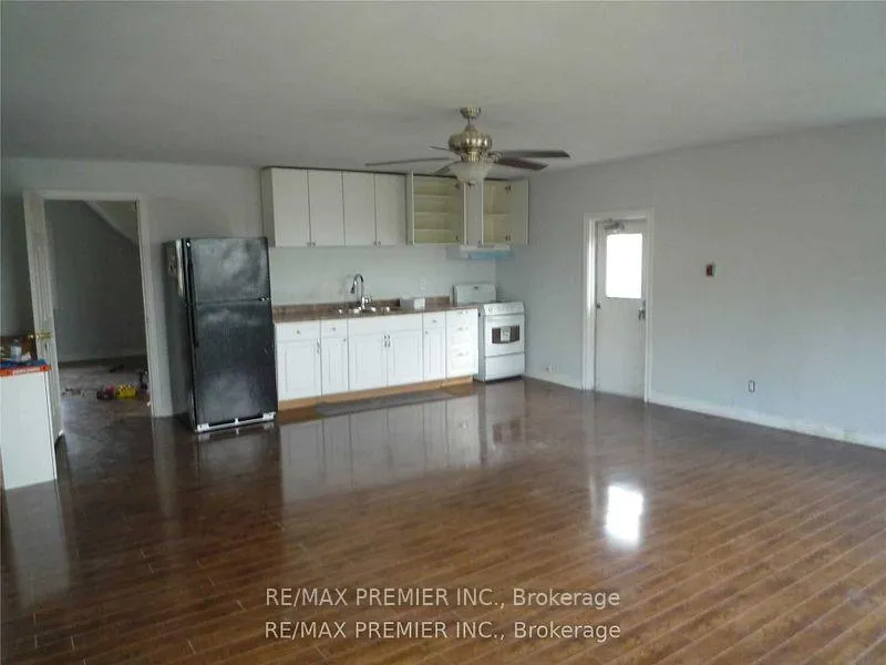 Photo 4 of Unit 3rd Flr, 8066 Kipling Avenue, Vaughan, West Woodbridge — HOMEH