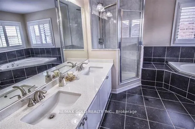 Photo 4 of 102 Veterans Drive, Brampton, Northwest Brampton — HOMEH