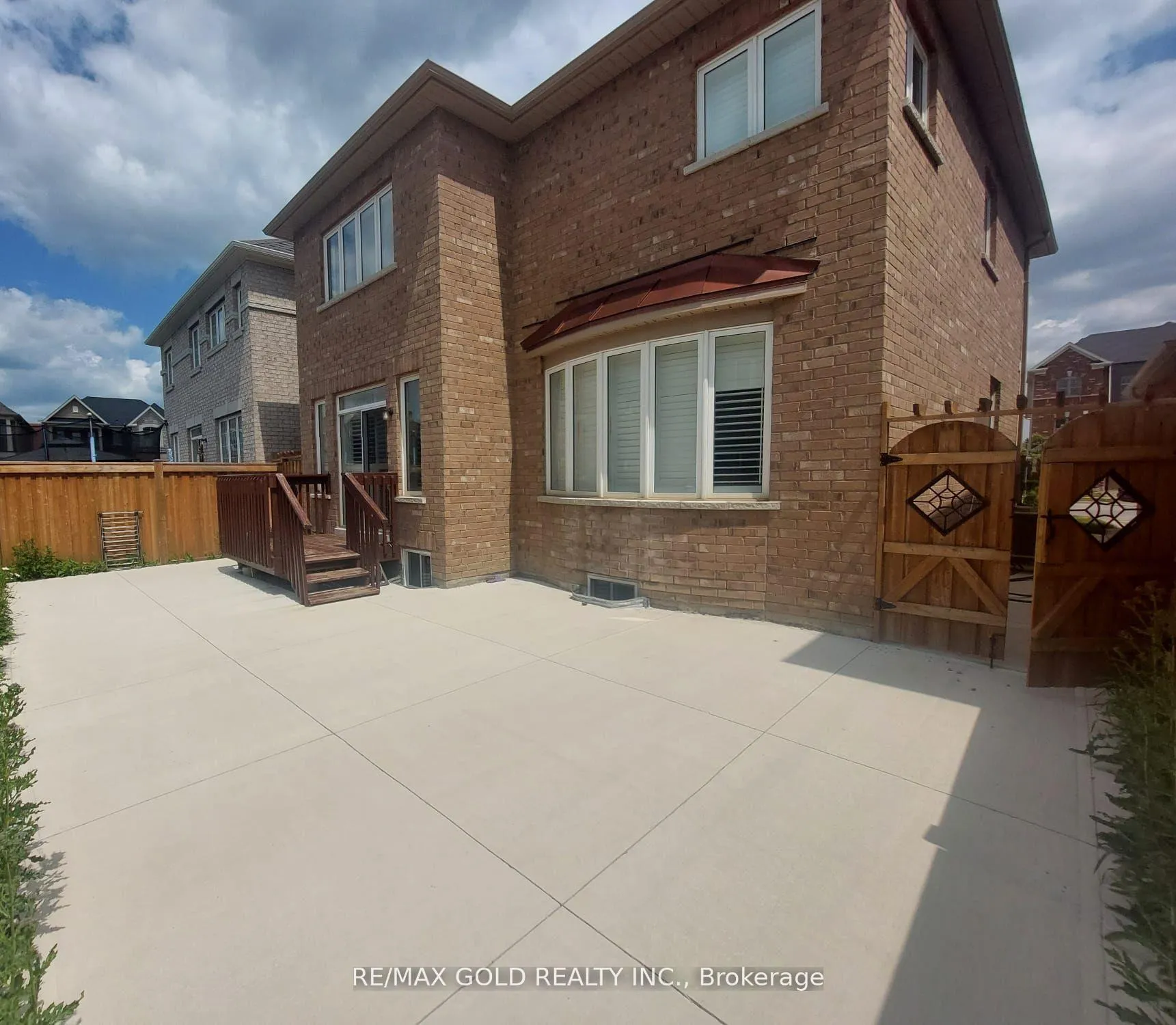 Photo 8 of 102 Veterans Drive, Brampton, Northwest Brampton — HOMEH