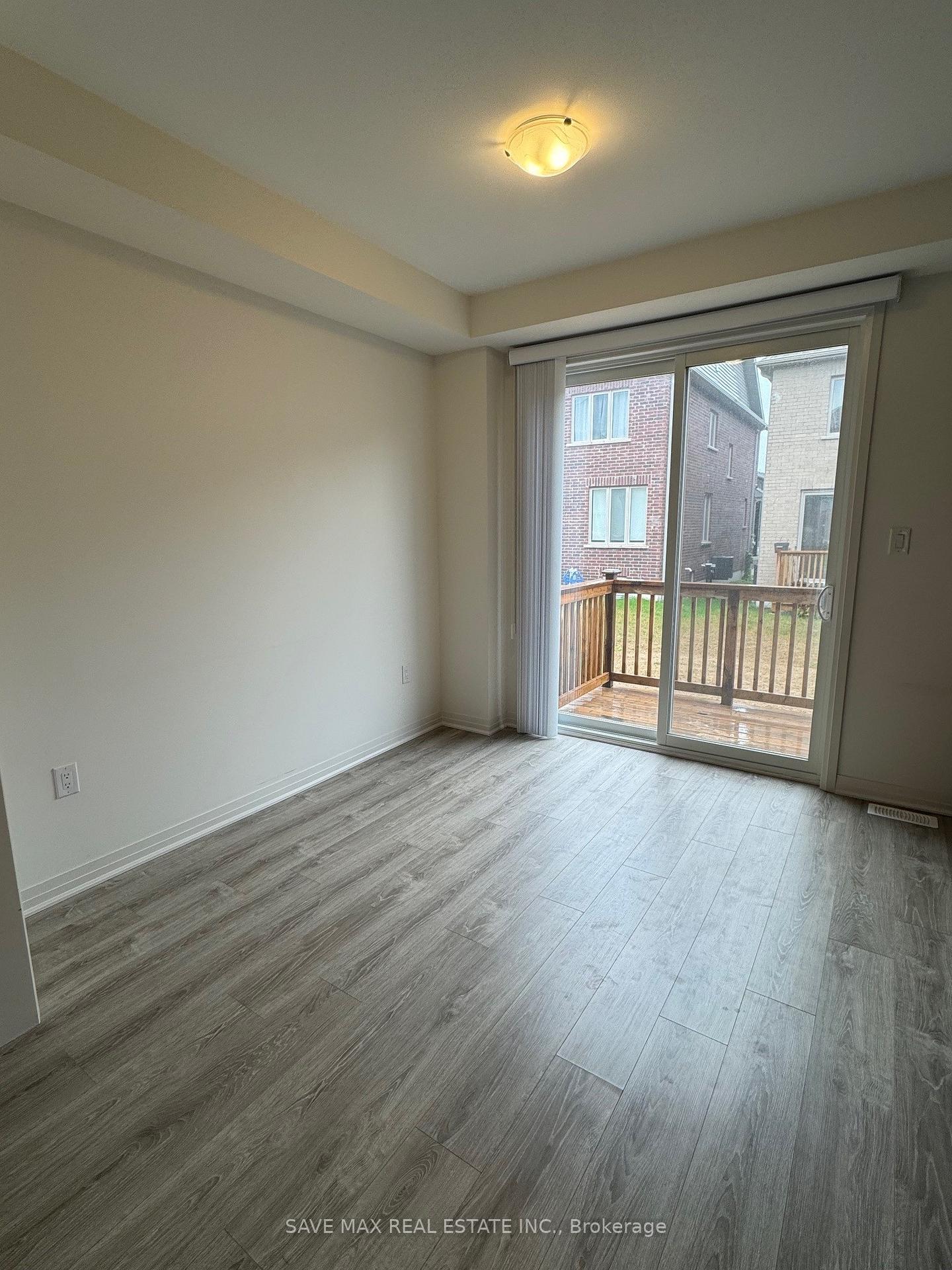 Photo 3 of 66 Copperhill Heights, Barrie, Painswick South — HOMEH