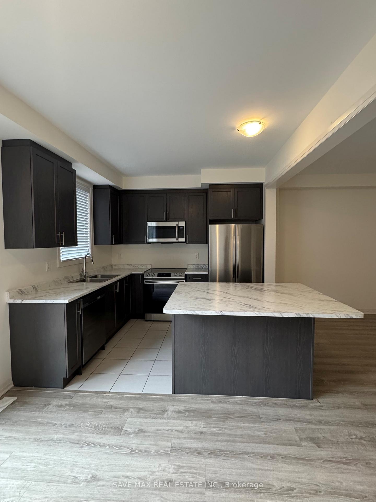 Photo 4 of 66 Copperhill Heights, Barrie, Painswick South — HOMEH
