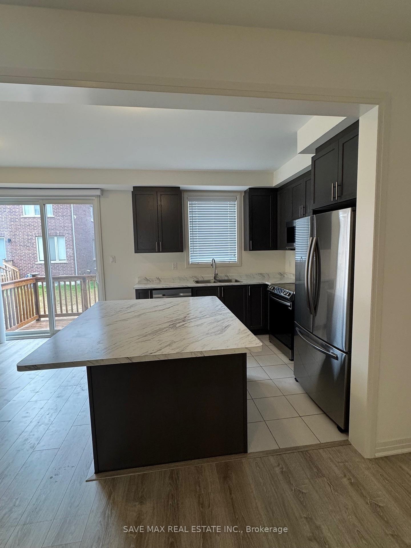 Photo 5 of 66 Copperhill Heights, Barrie, Painswick South — HOMEH