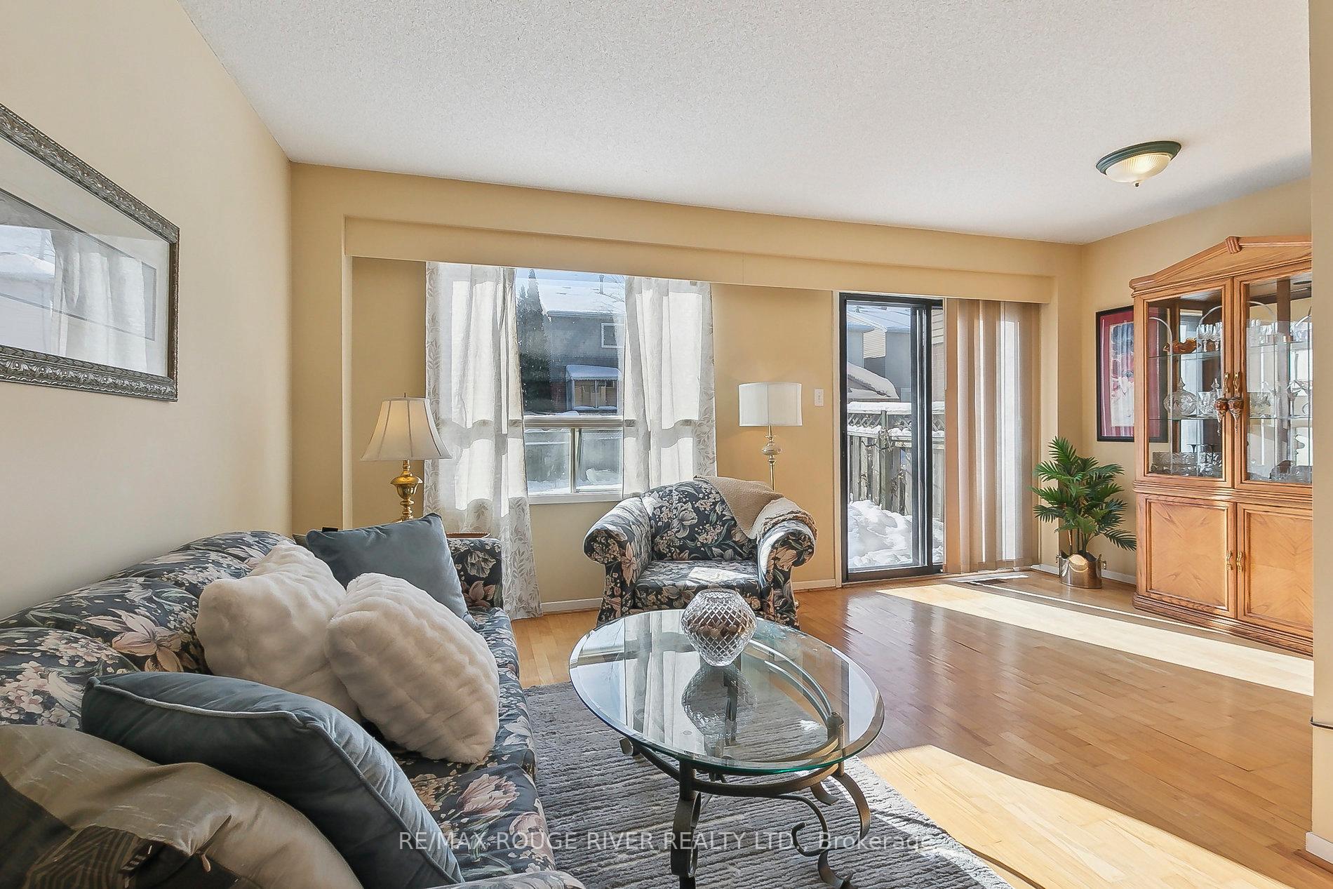 Photo 8 of 5 Carr Drive, Ajax, Central — HOMEH