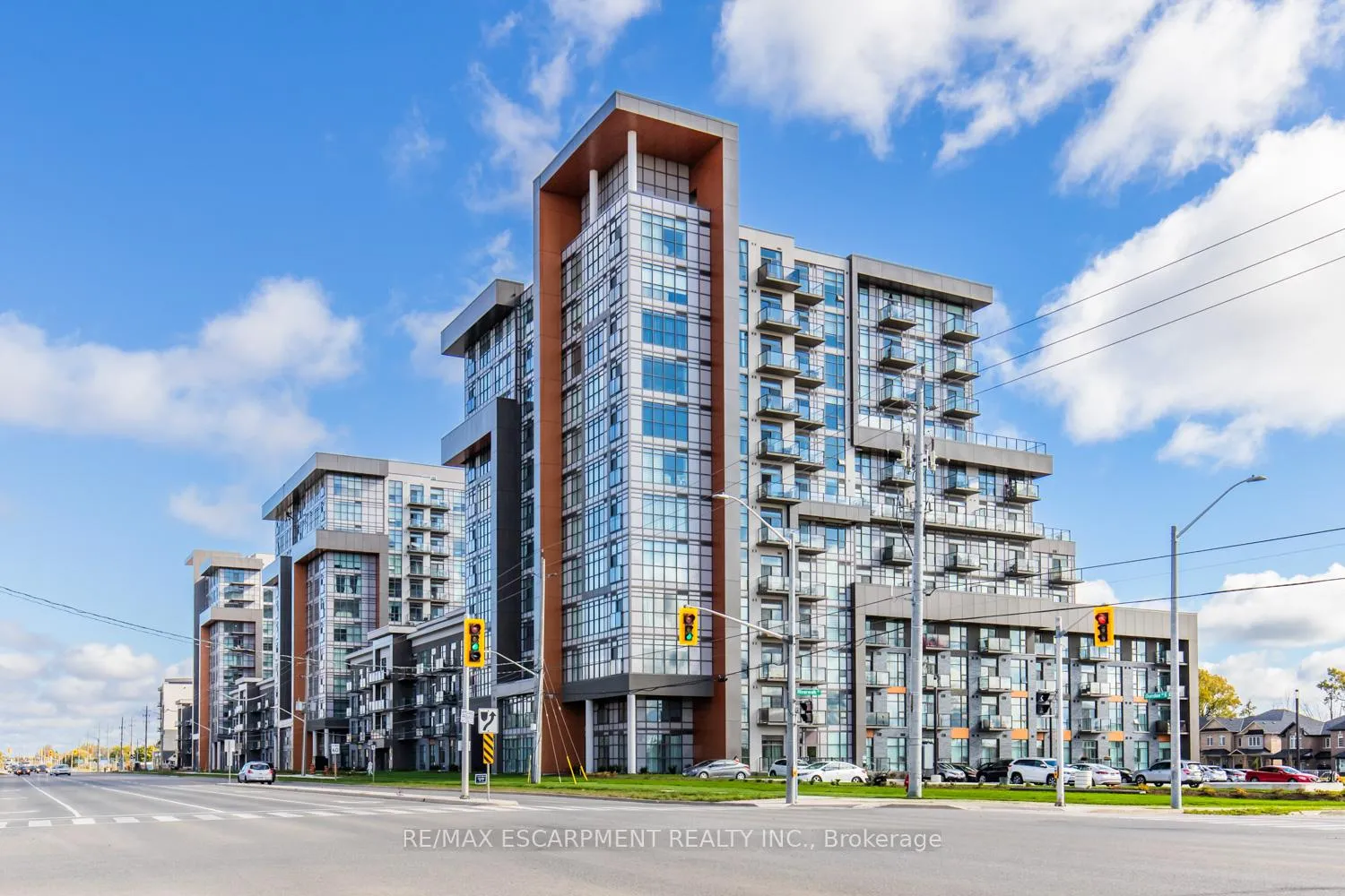 Front of Unit 518, 450 Dundas Street E
