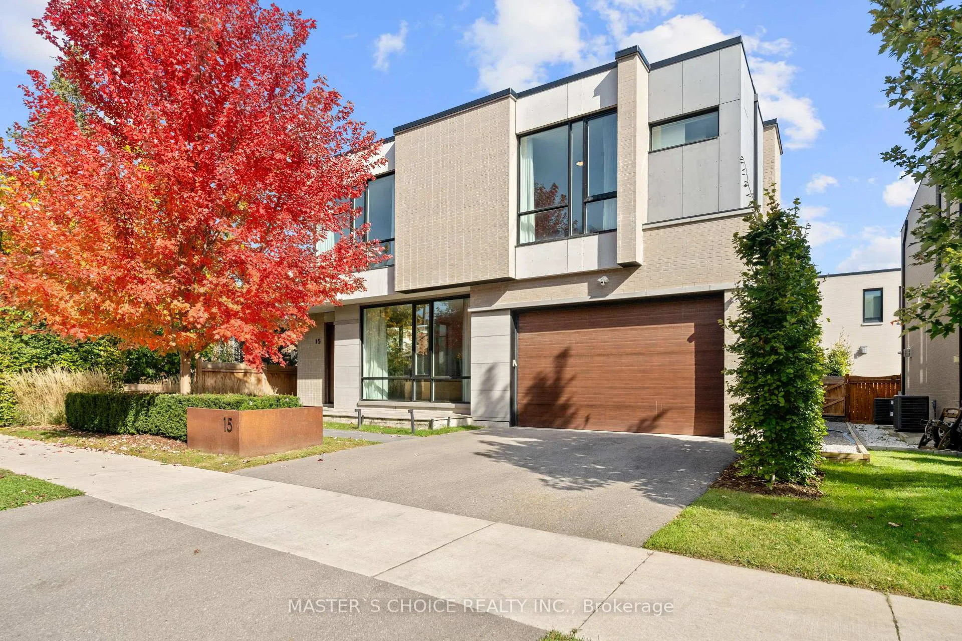 Front of 15 Fairmeadow Avenue