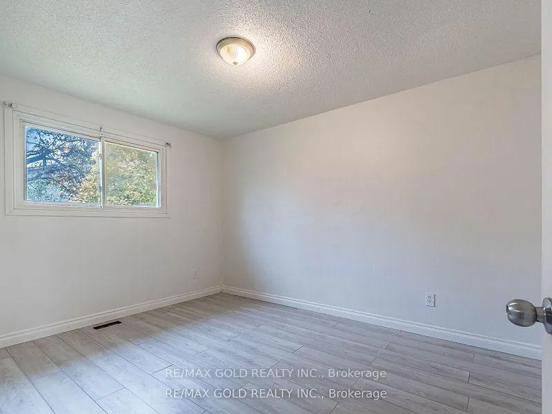 Photo 16 of 156 Gordon Drummond Avenue, Hamilton, Stoney Creek — HOMEH