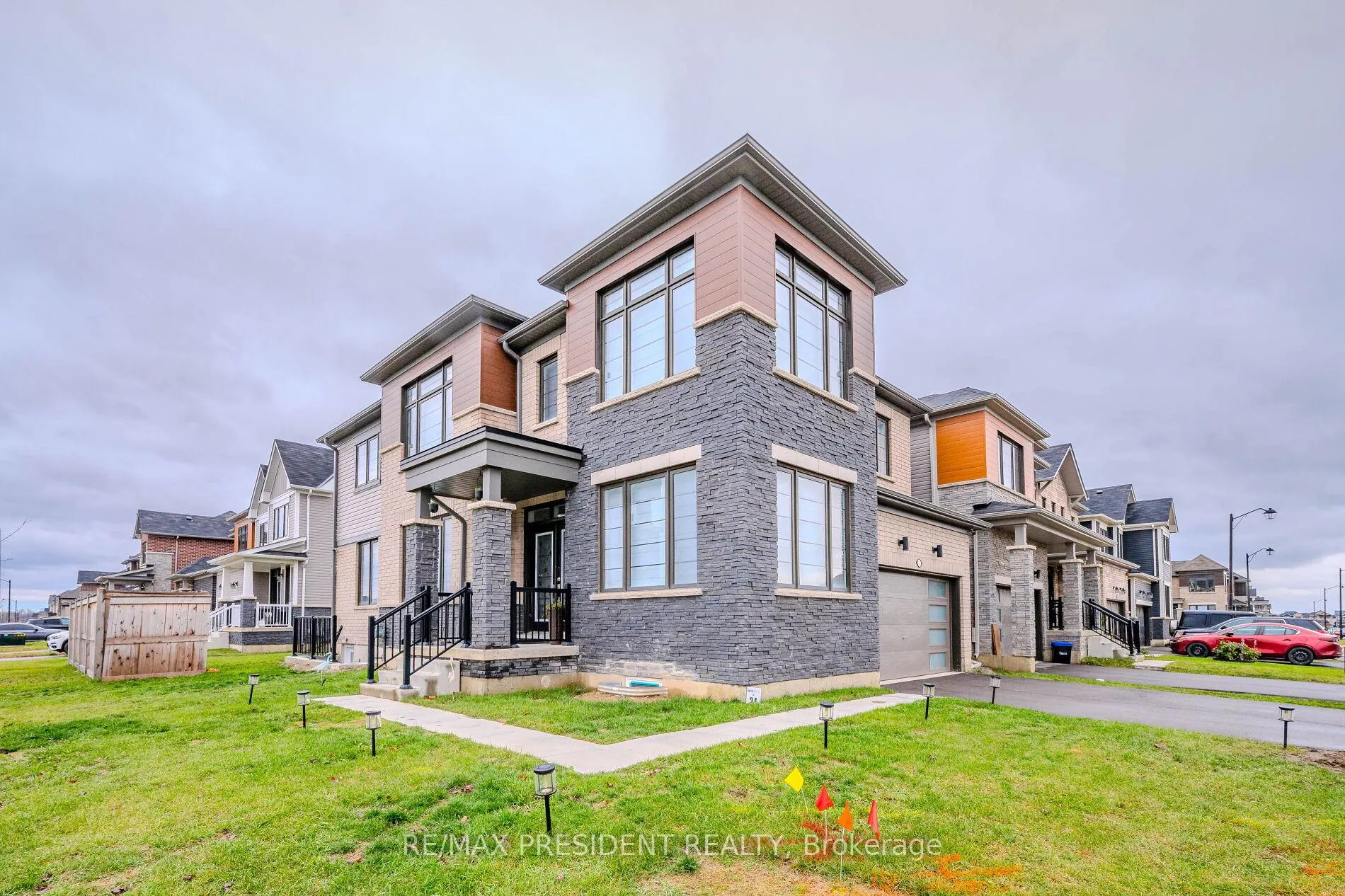 Photo 2 of 33 Rainbow Drive, Haldimand — HOMEH