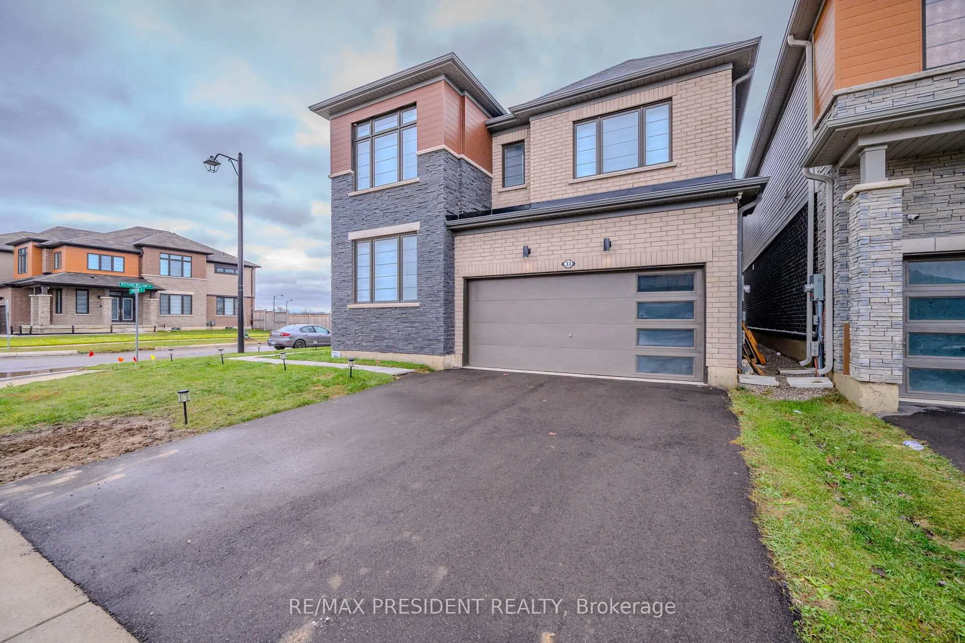 Photo 3 of 33 Rainbow Drive, Haldimand — HOMEH
