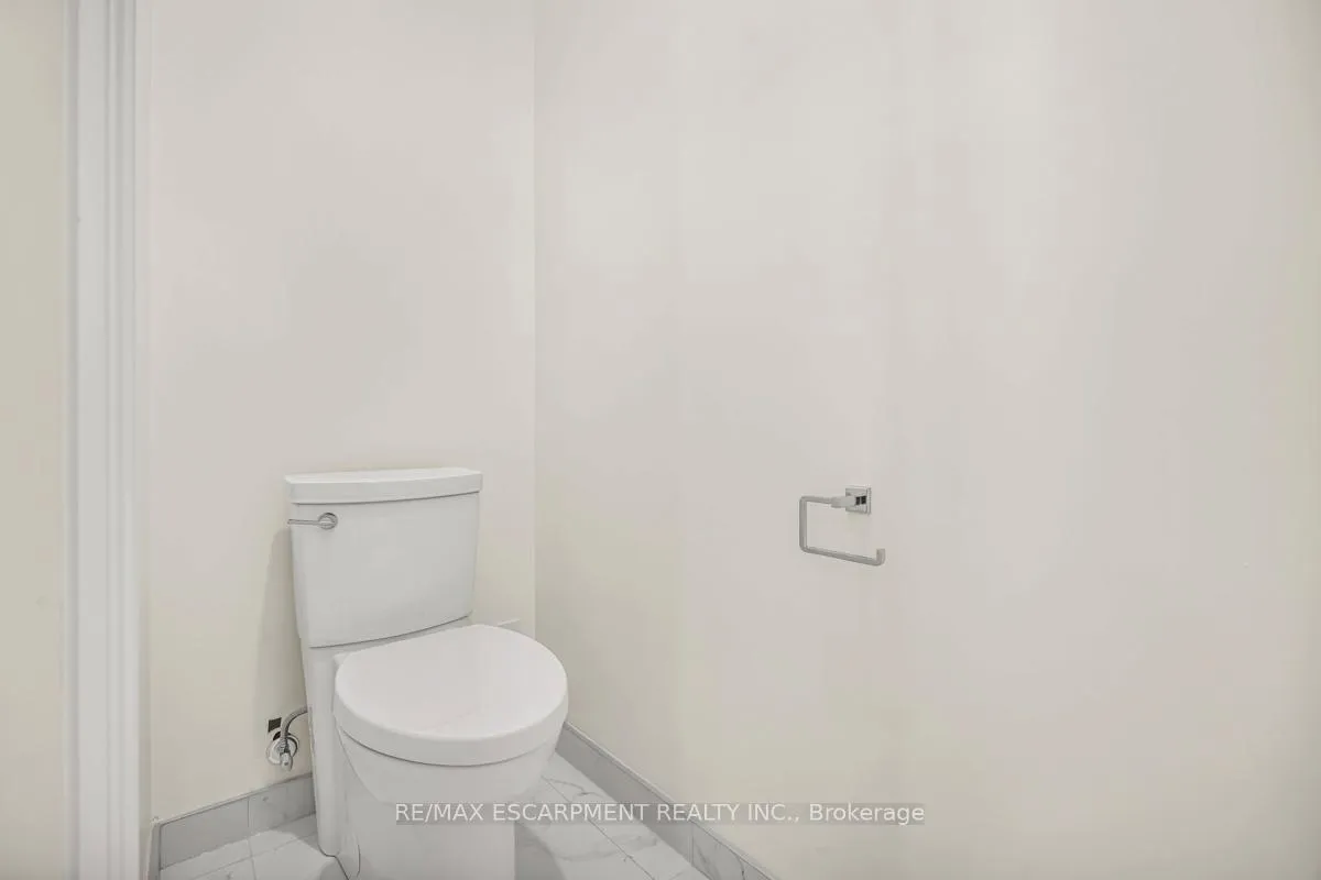 Photo 24 of 63 Brian Boulevard, Hamilton, Waterdown — HOMEH