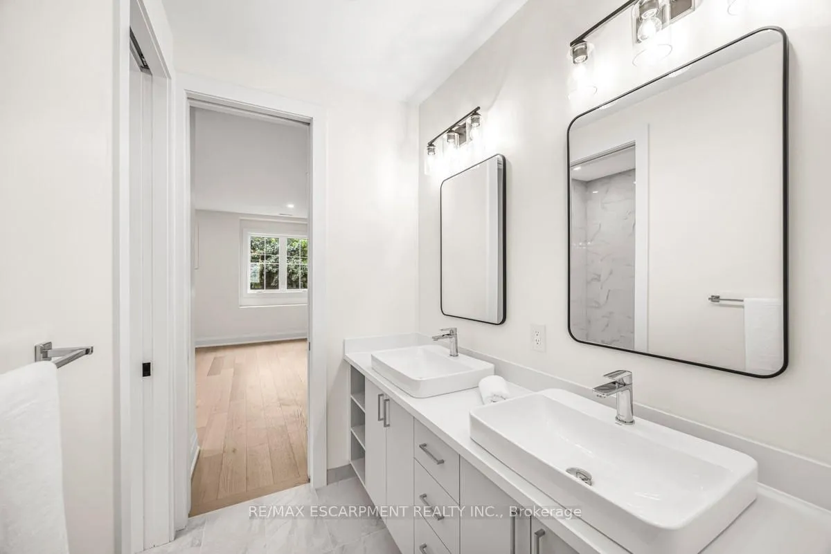 Photo 33 of 63 Brian Boulevard, Hamilton, Waterdown — HOMEH