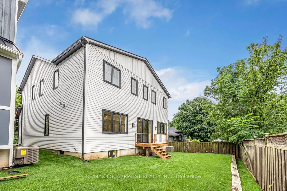 Photo 37 of 63 Brian Boulevard, Hamilton, Waterdown — HOMEH