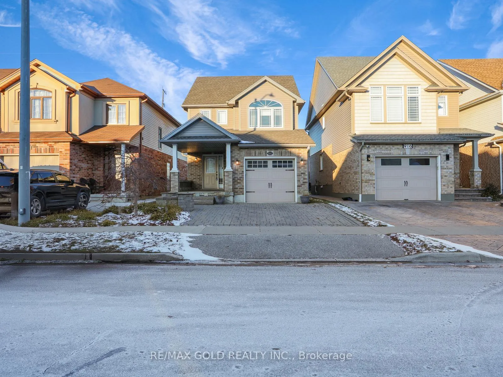 Front of 920 Dunblane Court