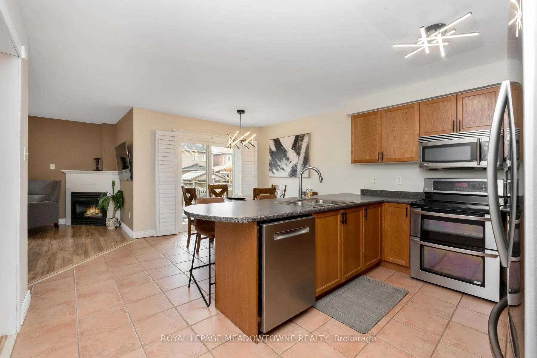 Photo 8 of 143 Porchlight Road, Brampton, Fletcher's Creek Village — HOMEH
