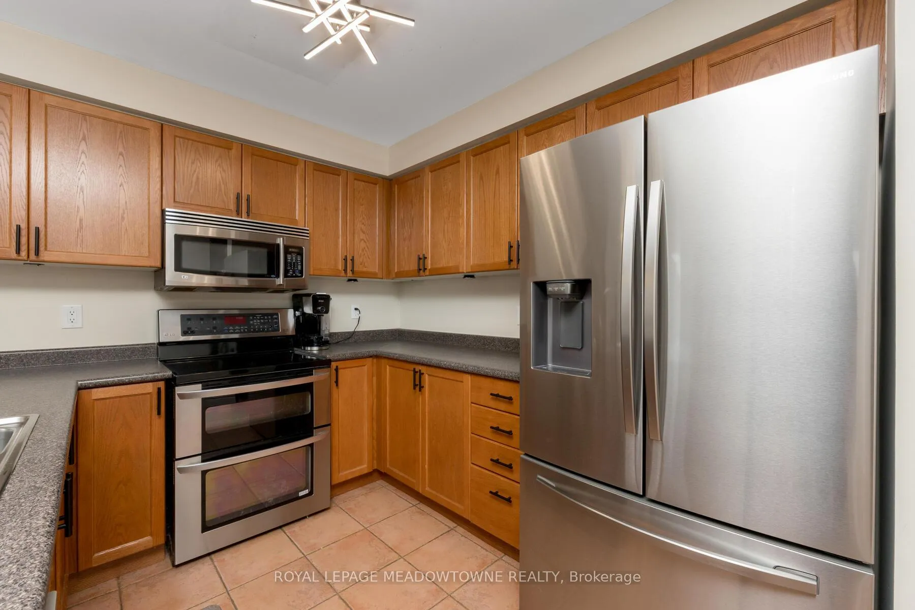 Photo 11 of 143 Porchlight Road, Brampton, Fletcher's Creek Village — HOMEH
