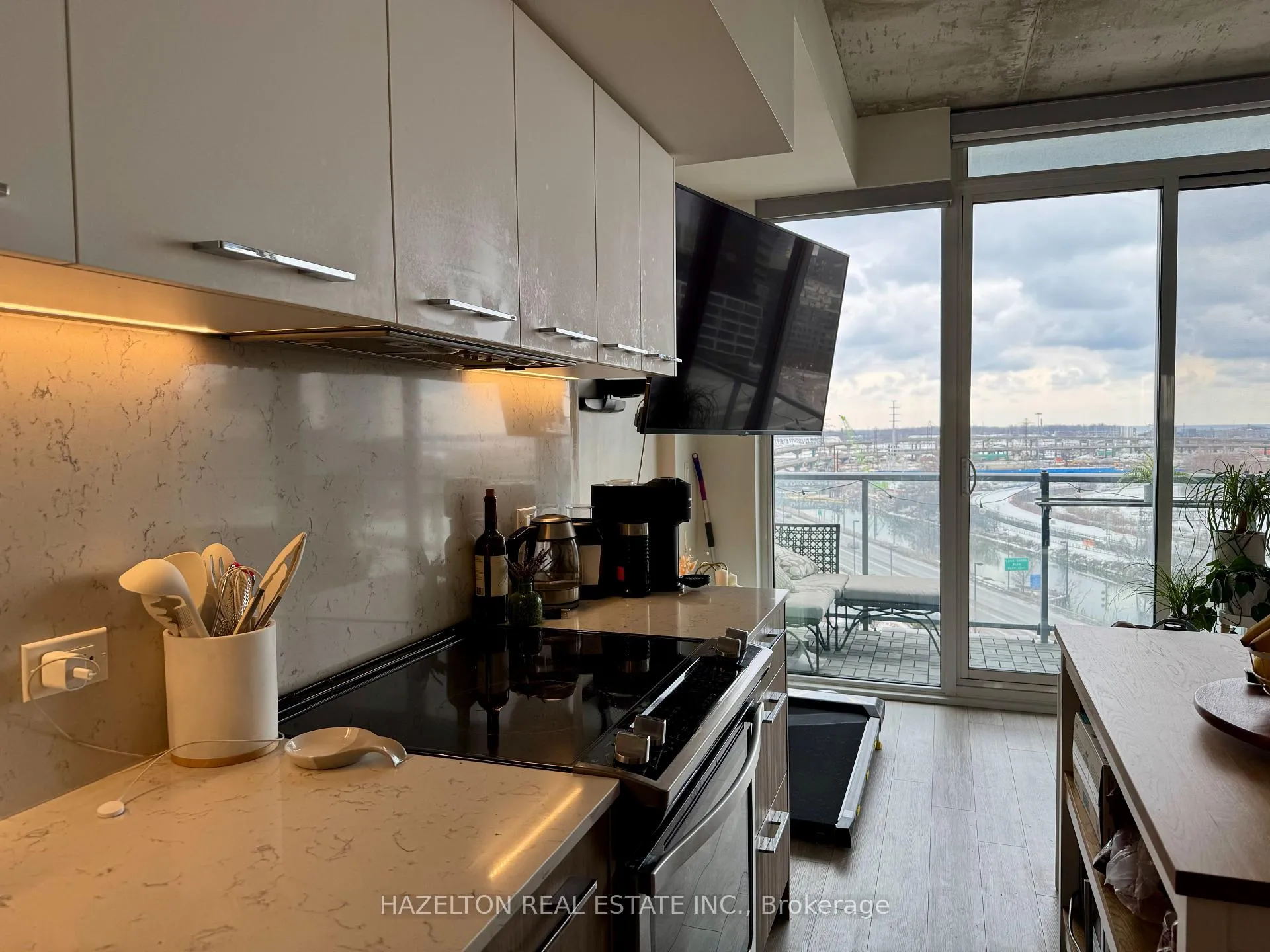 Photo 4 of Unit 815, 15 Baseball Place, Toronto, South Riverdale — HOMEH